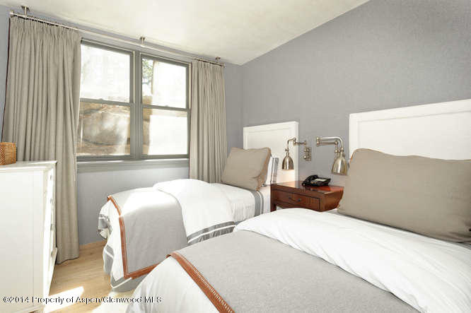1240 Riverside Drive Property Photo 15