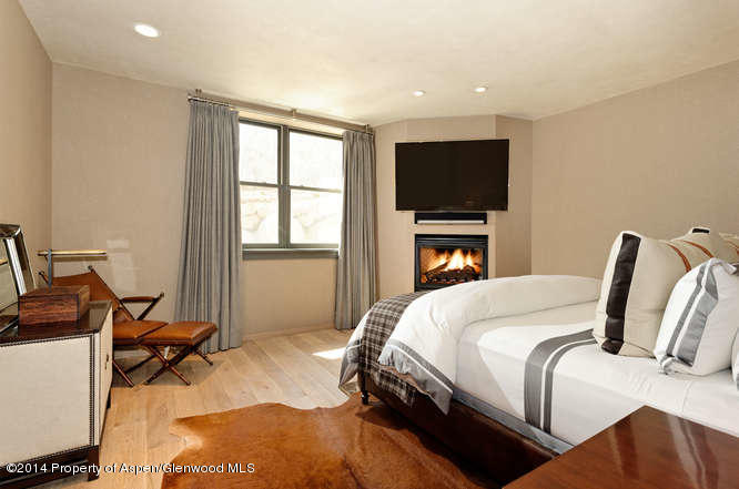 1240 Riverside Drive Property Photo 16