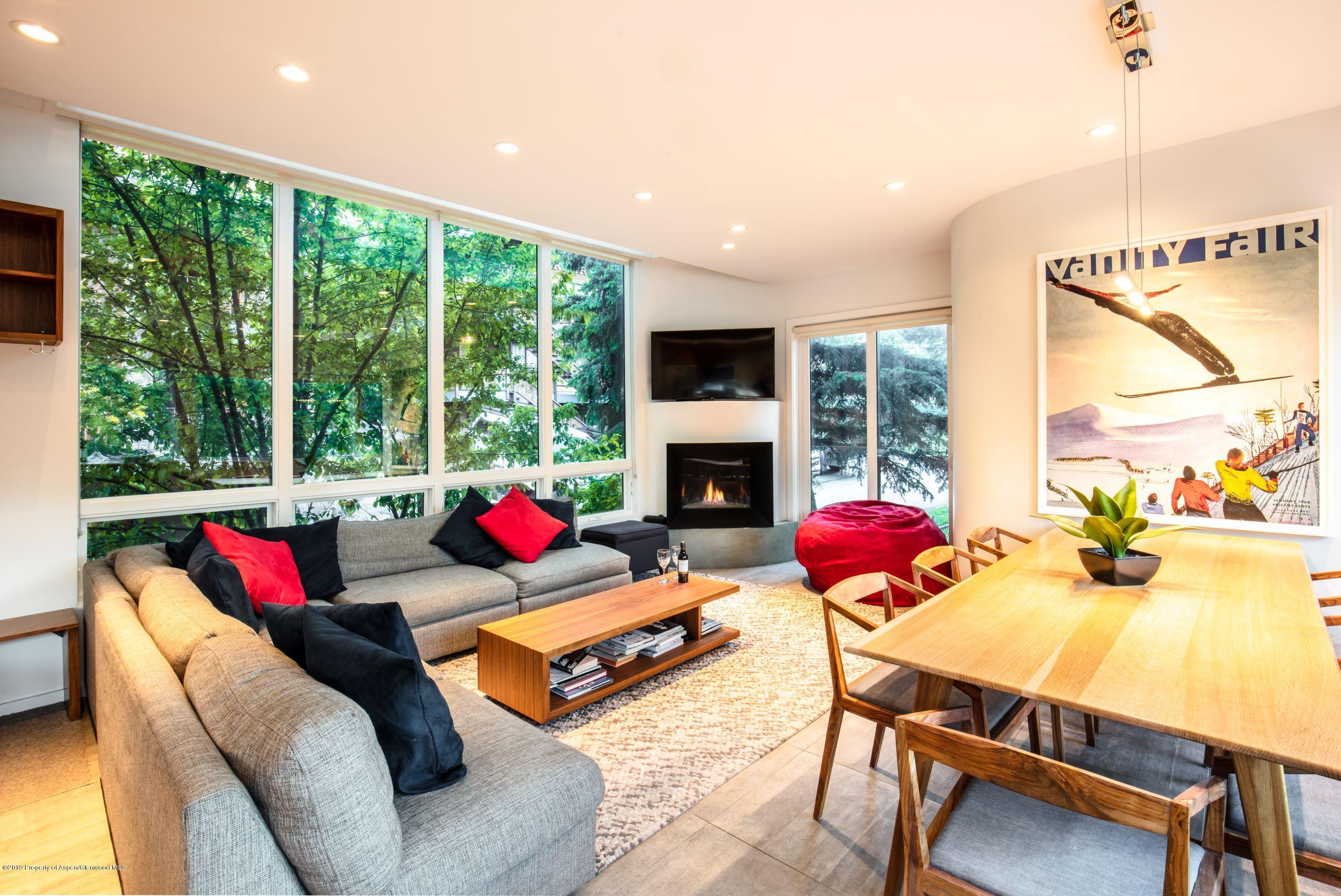 623 S Monarch Street Unit: A Property Photo 3