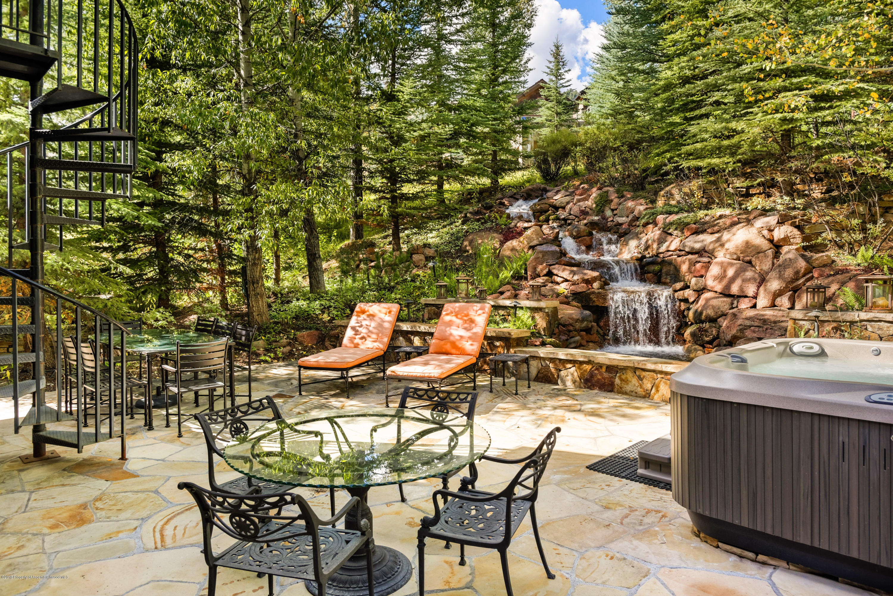 204 Oregon Trail Property Photo 3