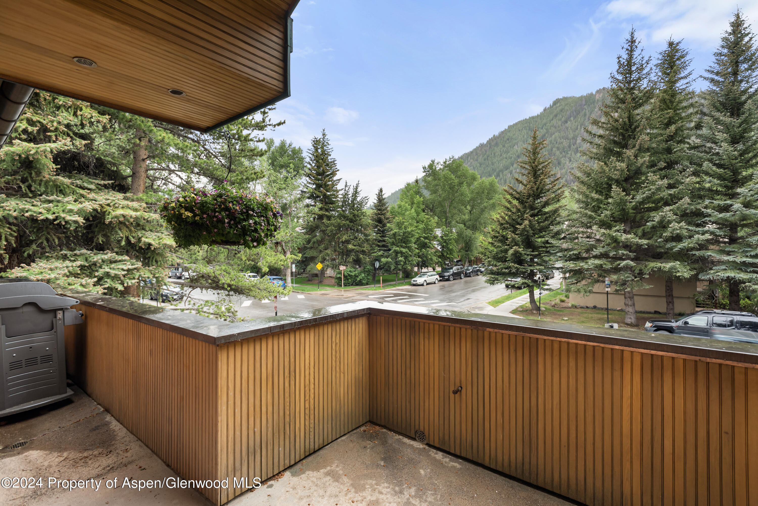 421 S West End Street Property Photo 15
