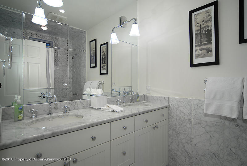 717 W Francis Street Property Photo 6