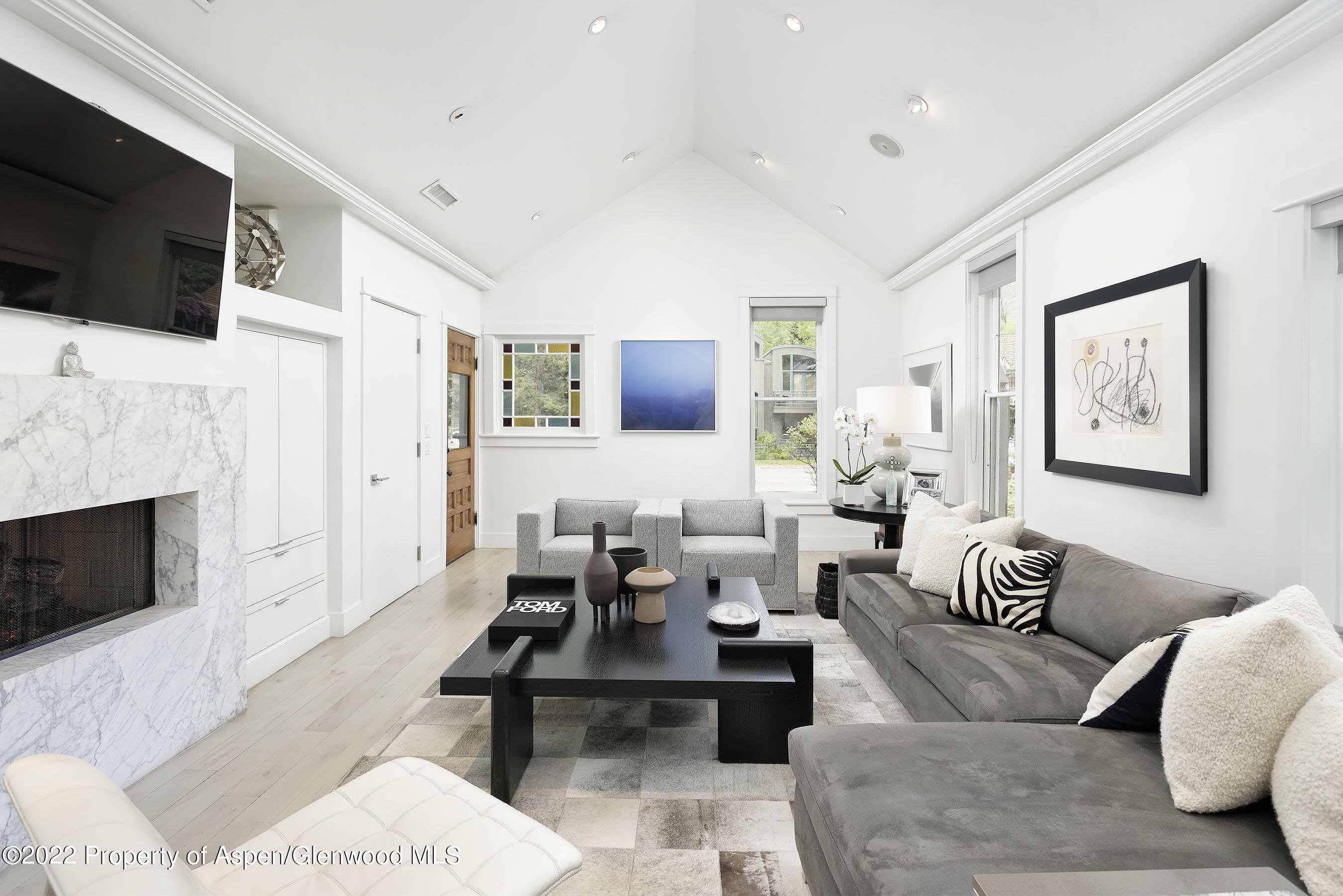 533 W Francis Street Property Photo 1
