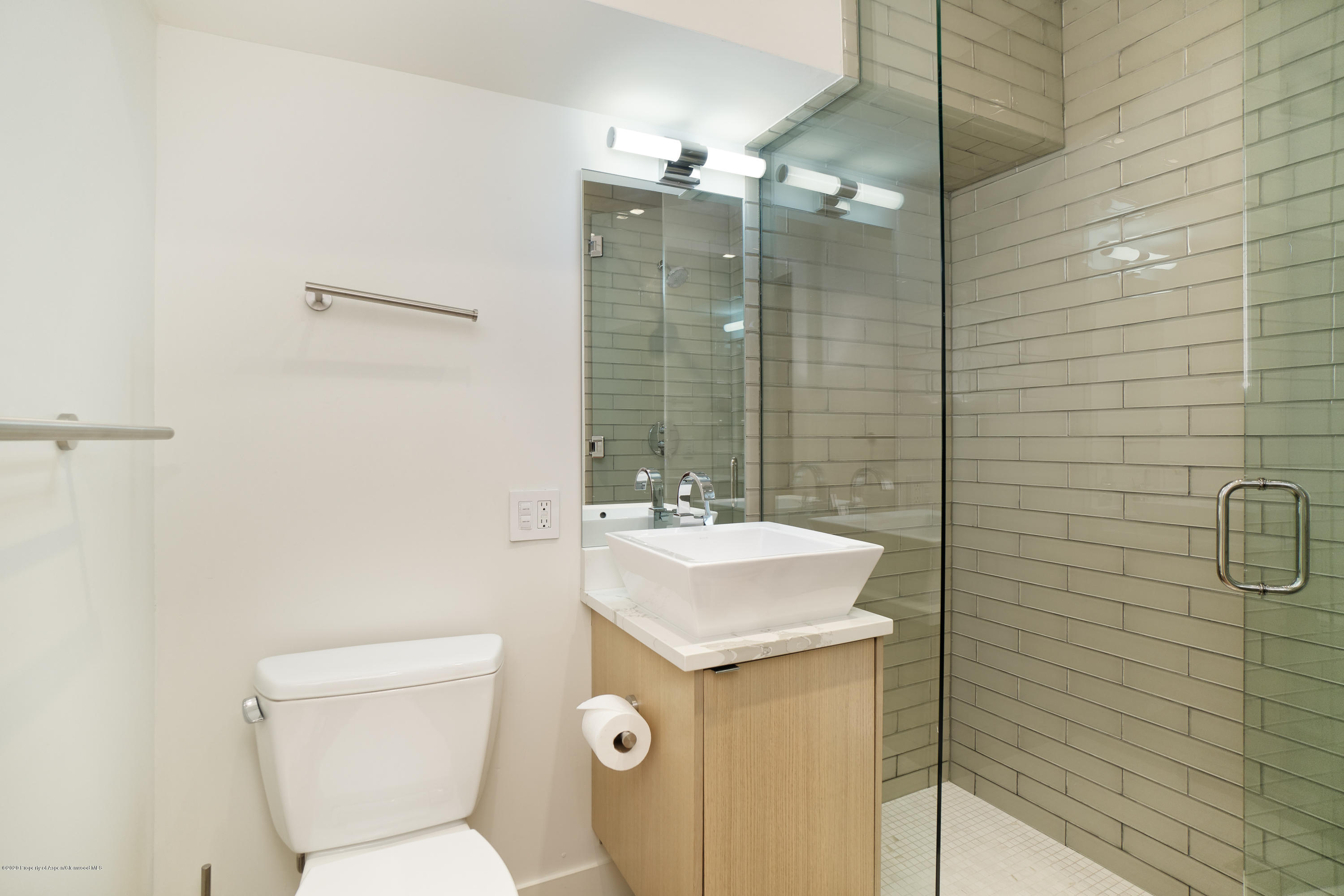 100 Park Avenue Property Photo 18