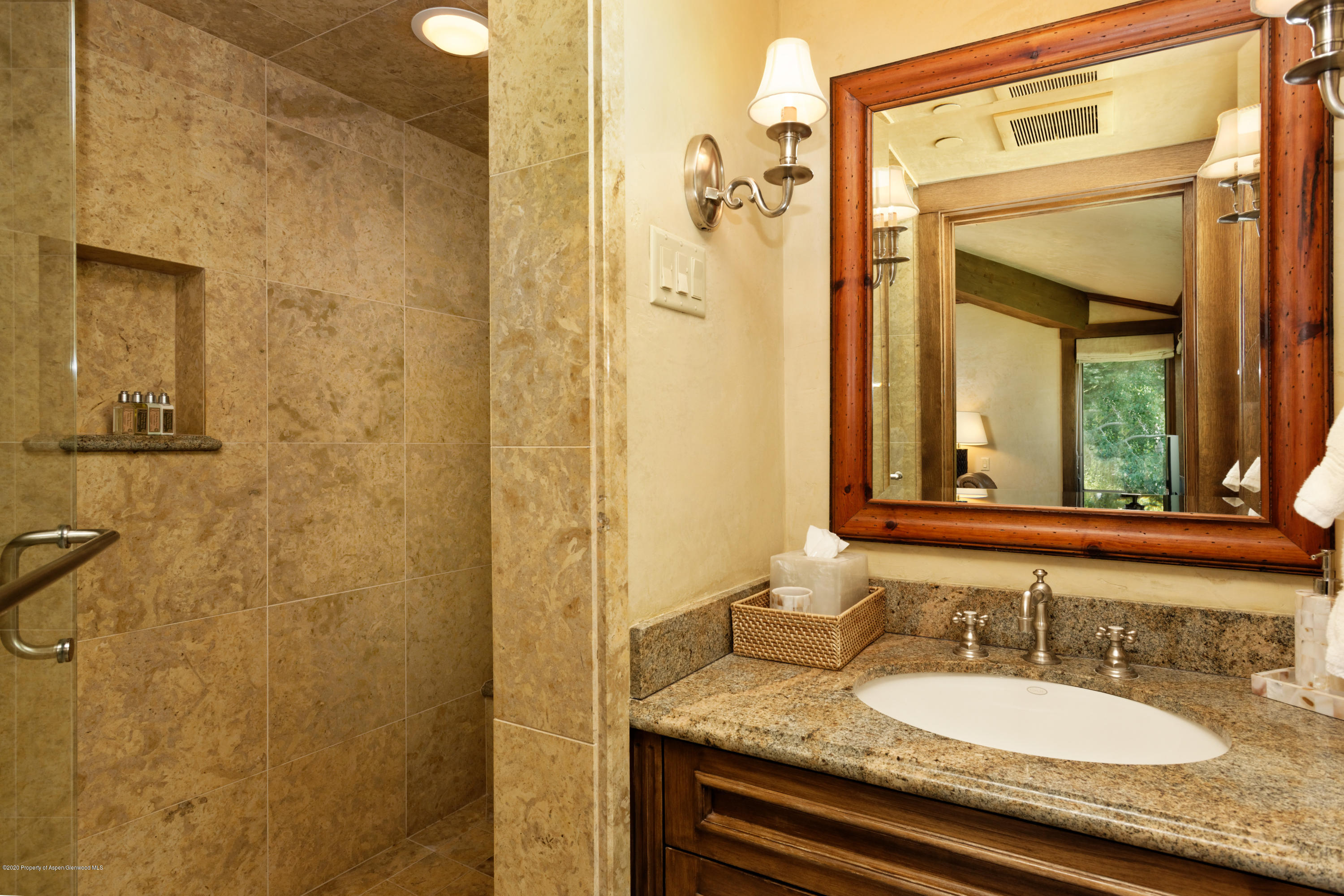 565 N Starwood Drive Property Photo 20