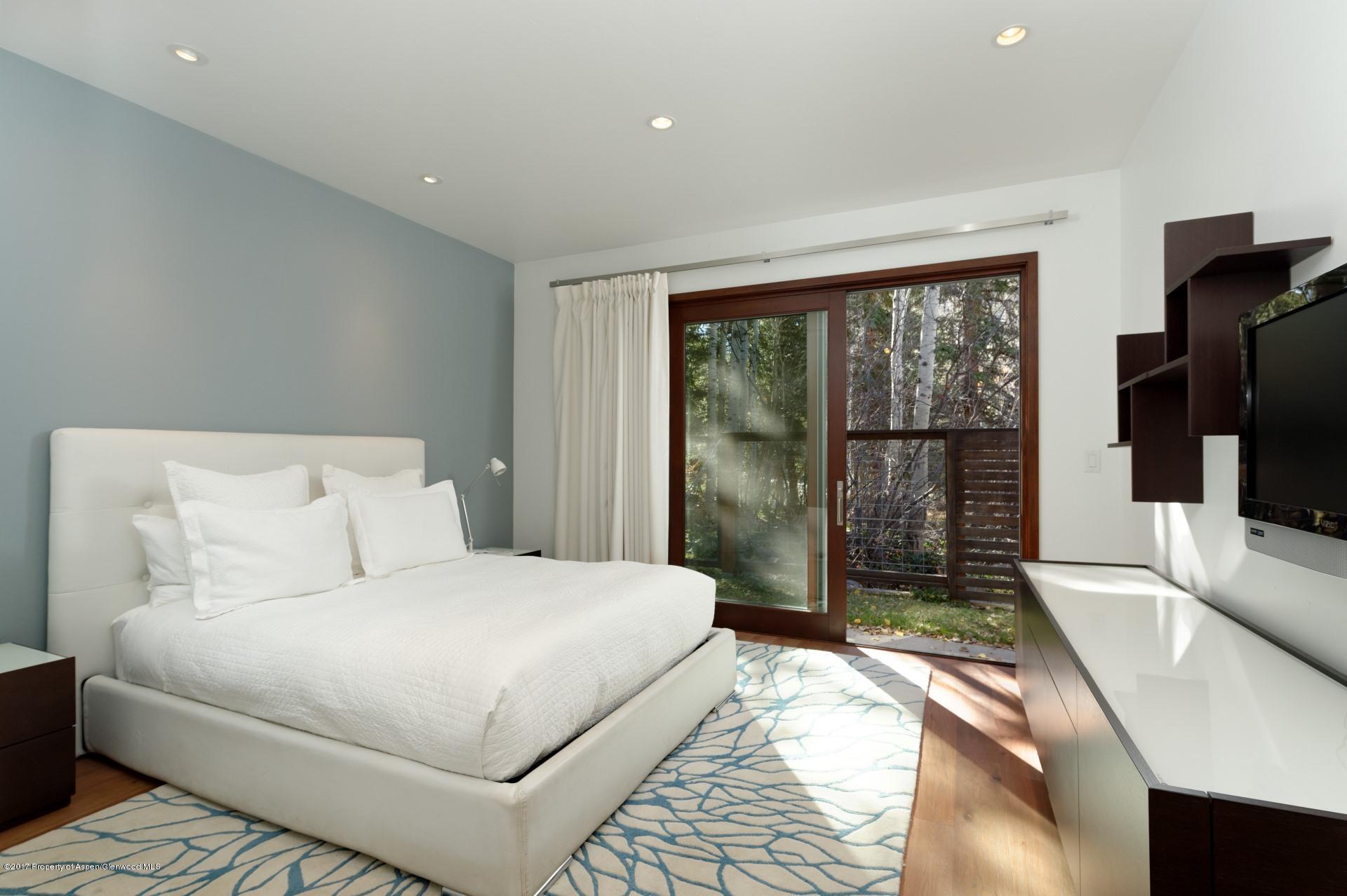 1291 Riverside Drive Property Photo 7
