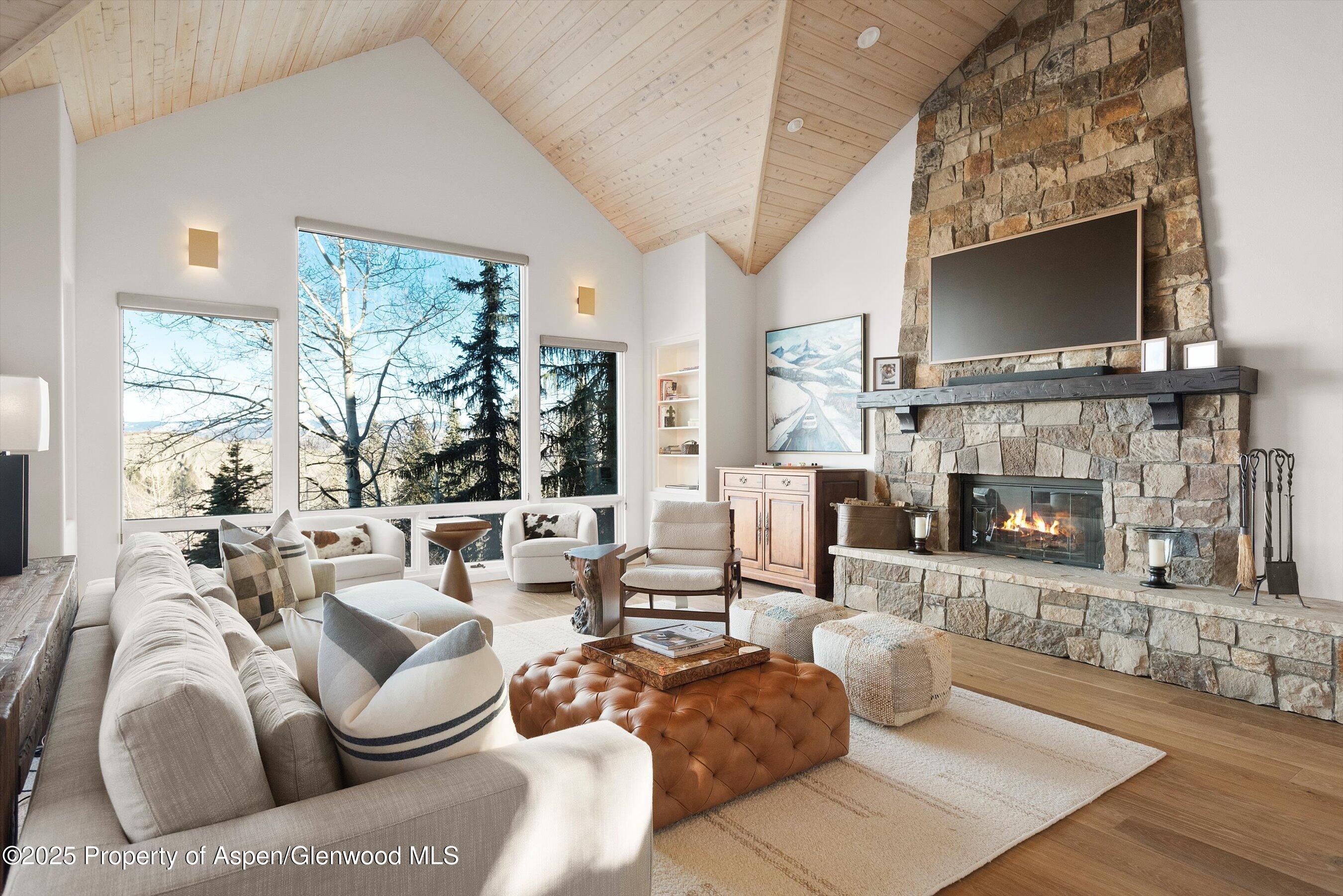 18 Edgewood Lane Property Photo 3