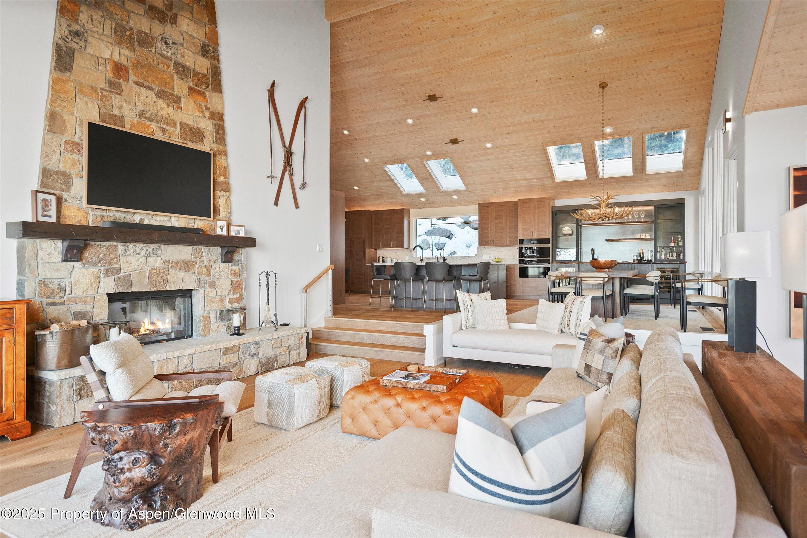 18 Edgewood Lane Property Photo 8