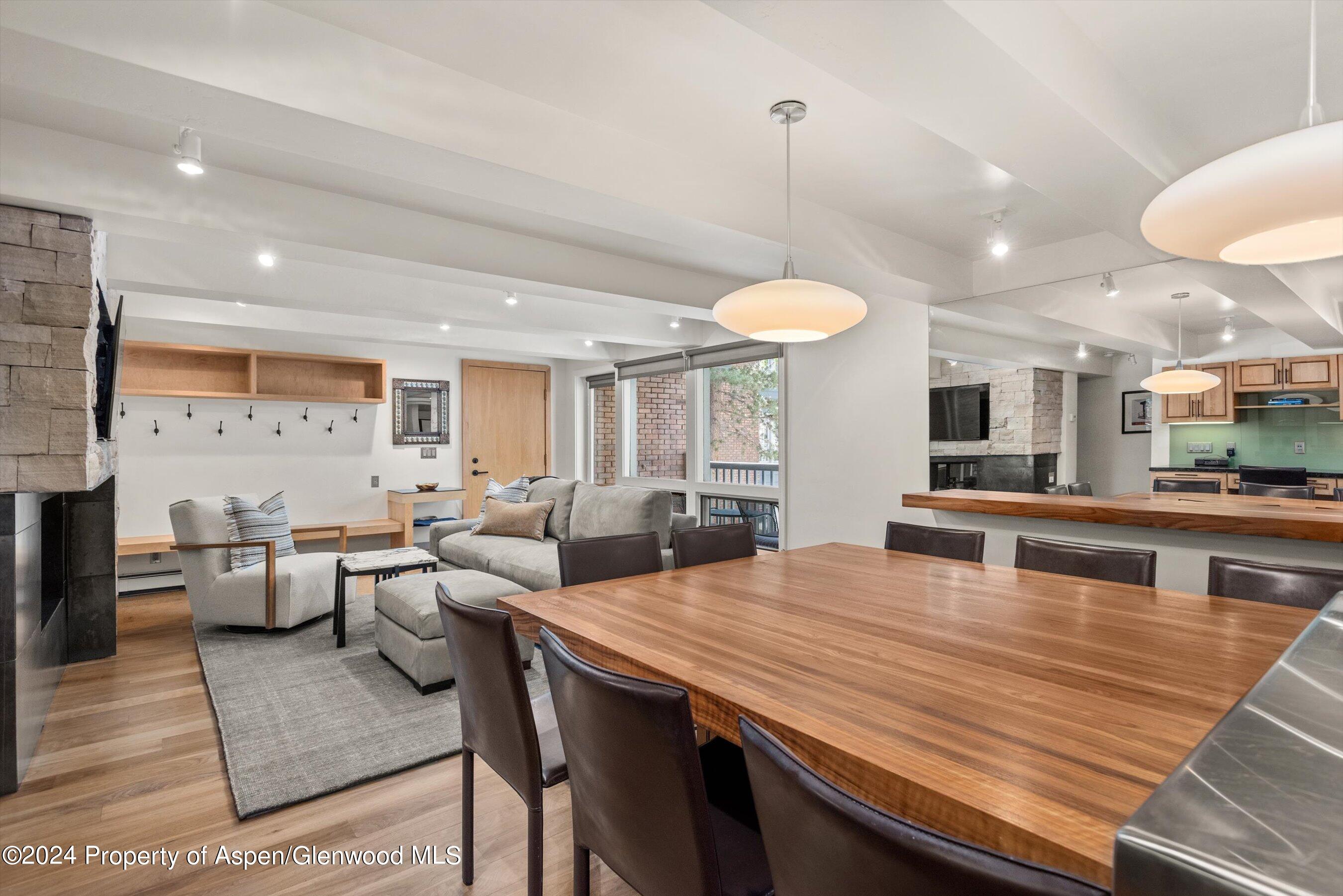 124 W Hyman Avenue, 2c Property Photo 3