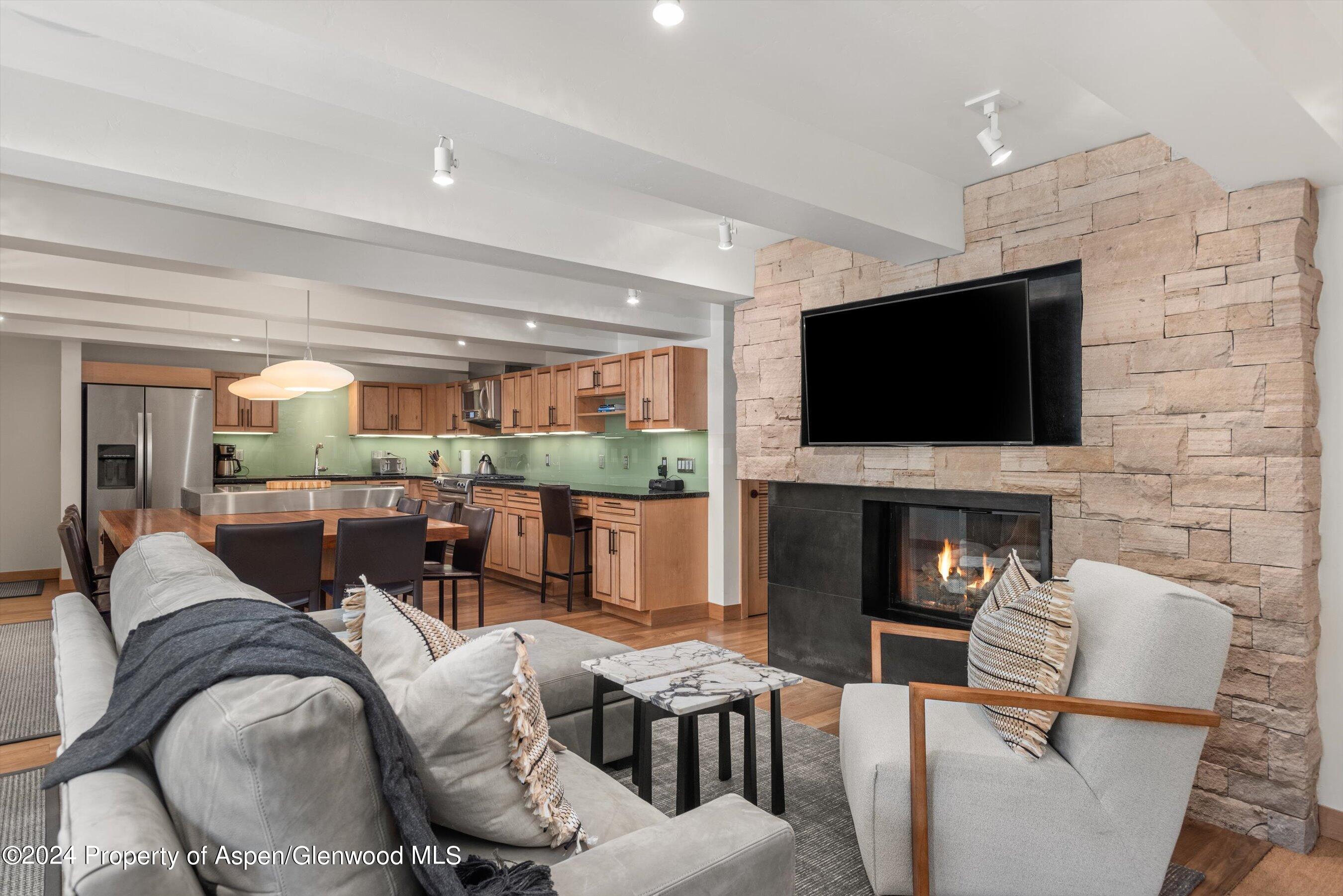 124 W Hyman Avenue, 2c Property Photo 4