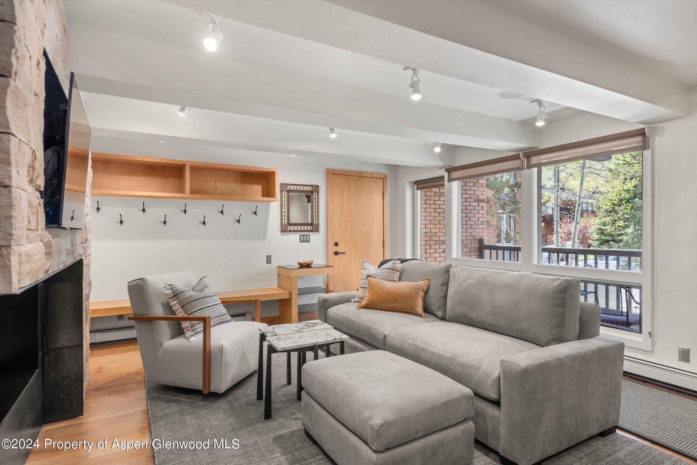 124 W Hyman Avenue, 2c Property Photo 6