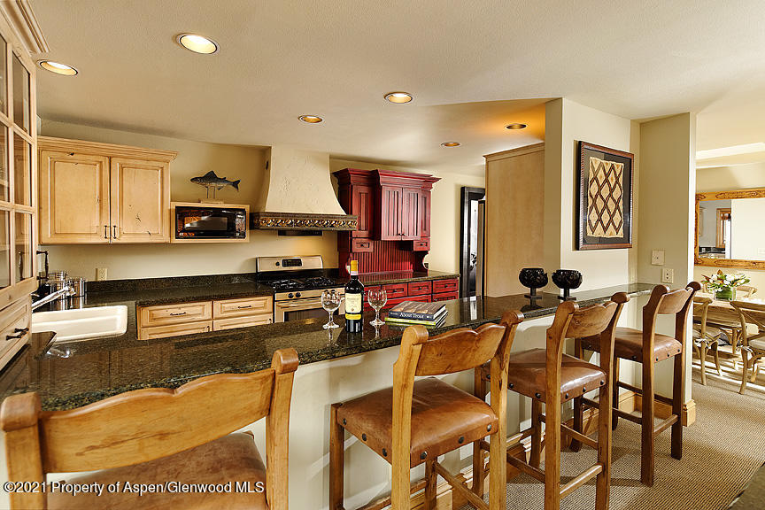715 E Hopkins Avenue Property Photo 6