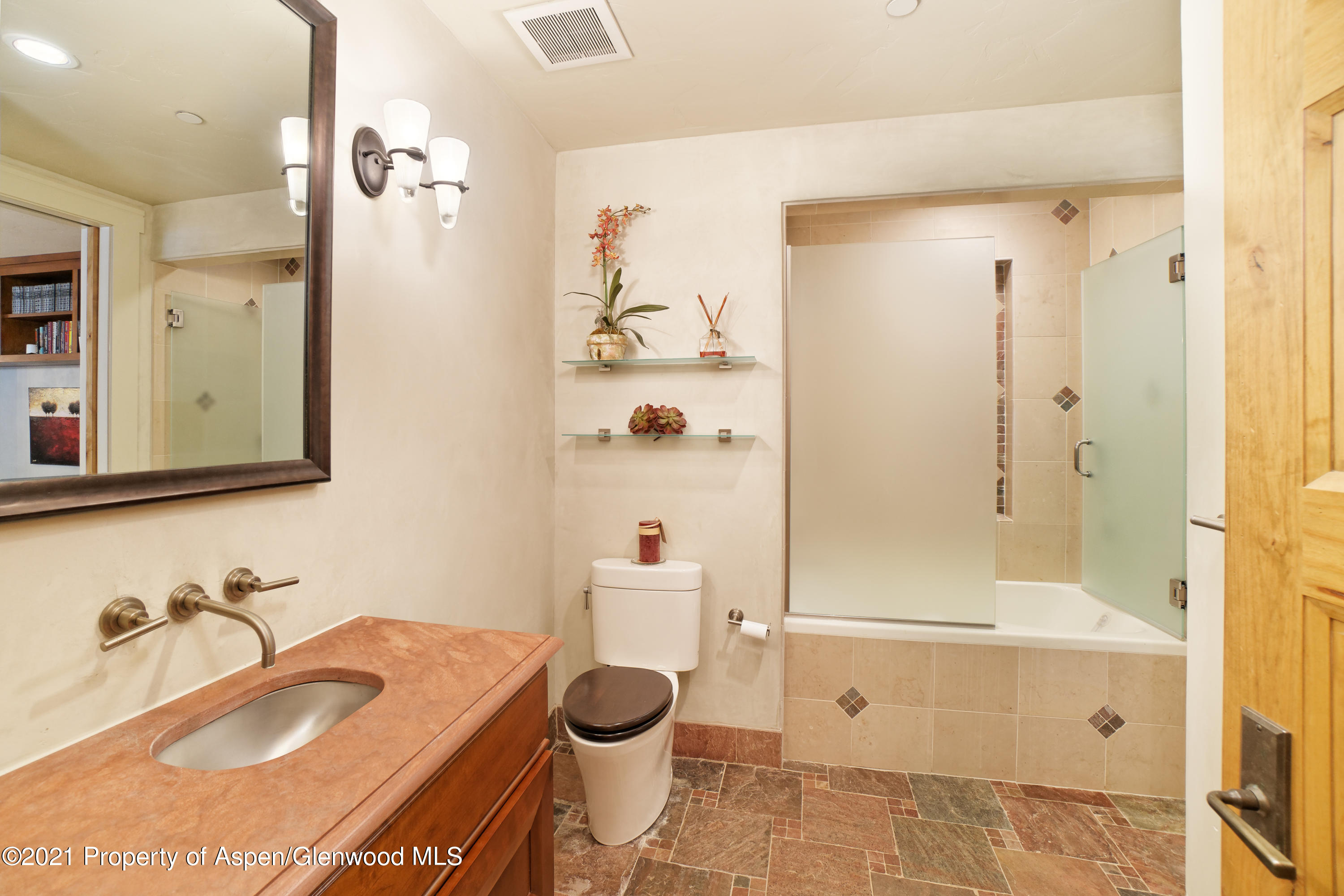 101 N Spring Street 102 Property Photo 14