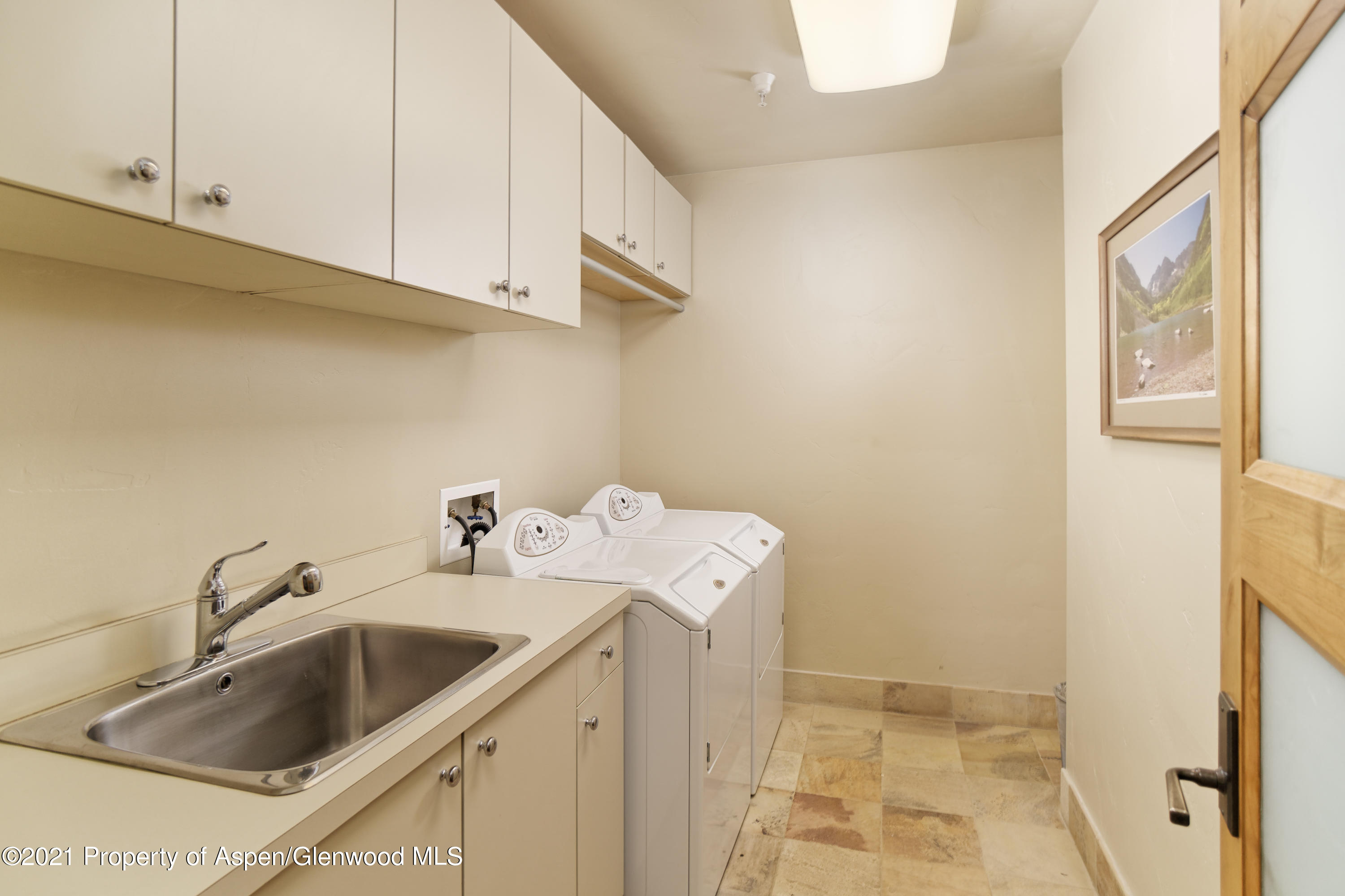 101 N Spring Street 102 Property Photo 15