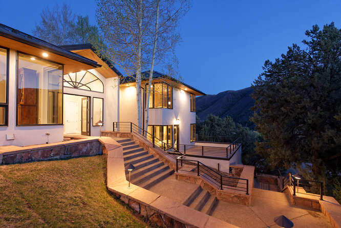 571 Booth Lane Property Photo 2