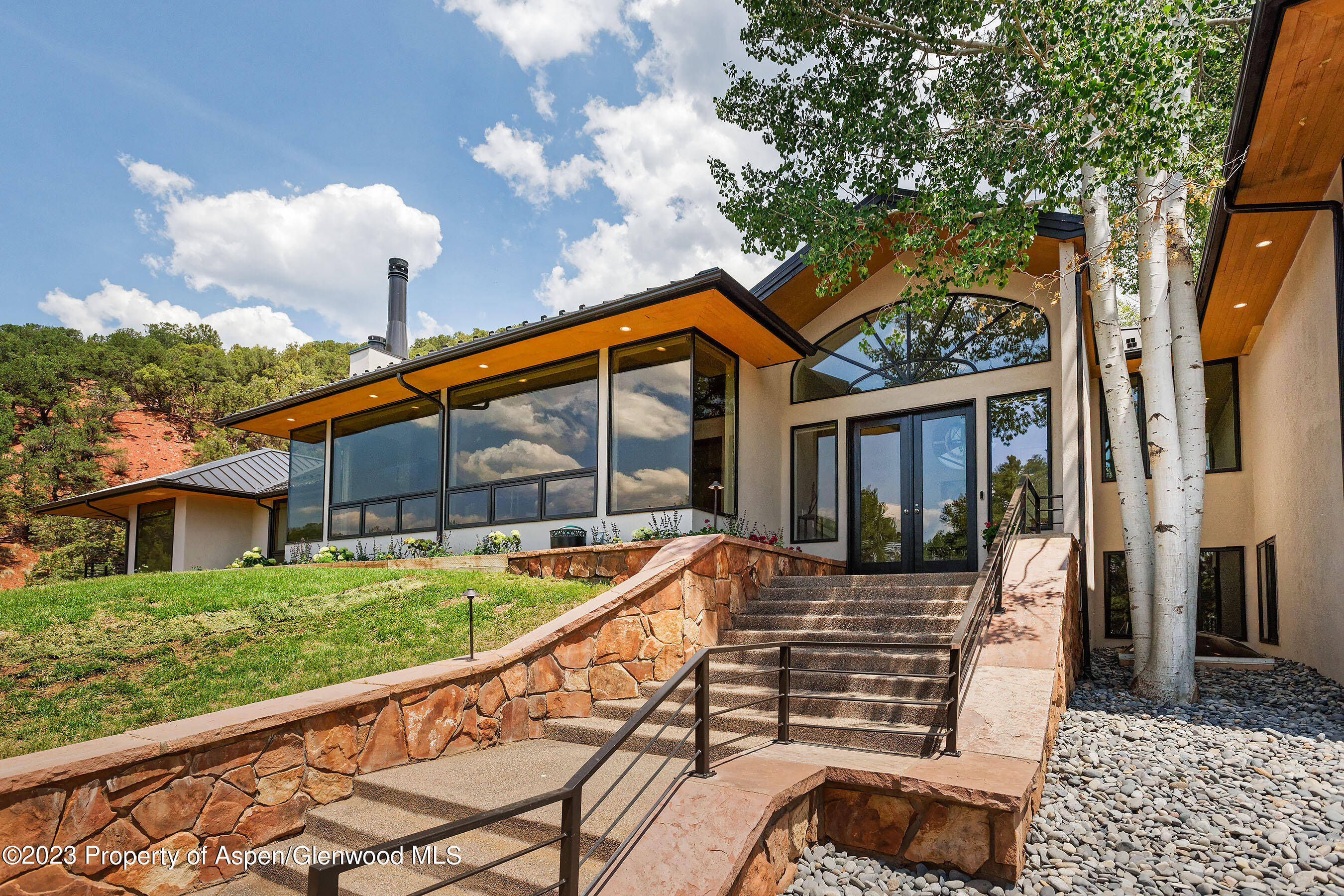 571 Booth Lane Property Photo 3