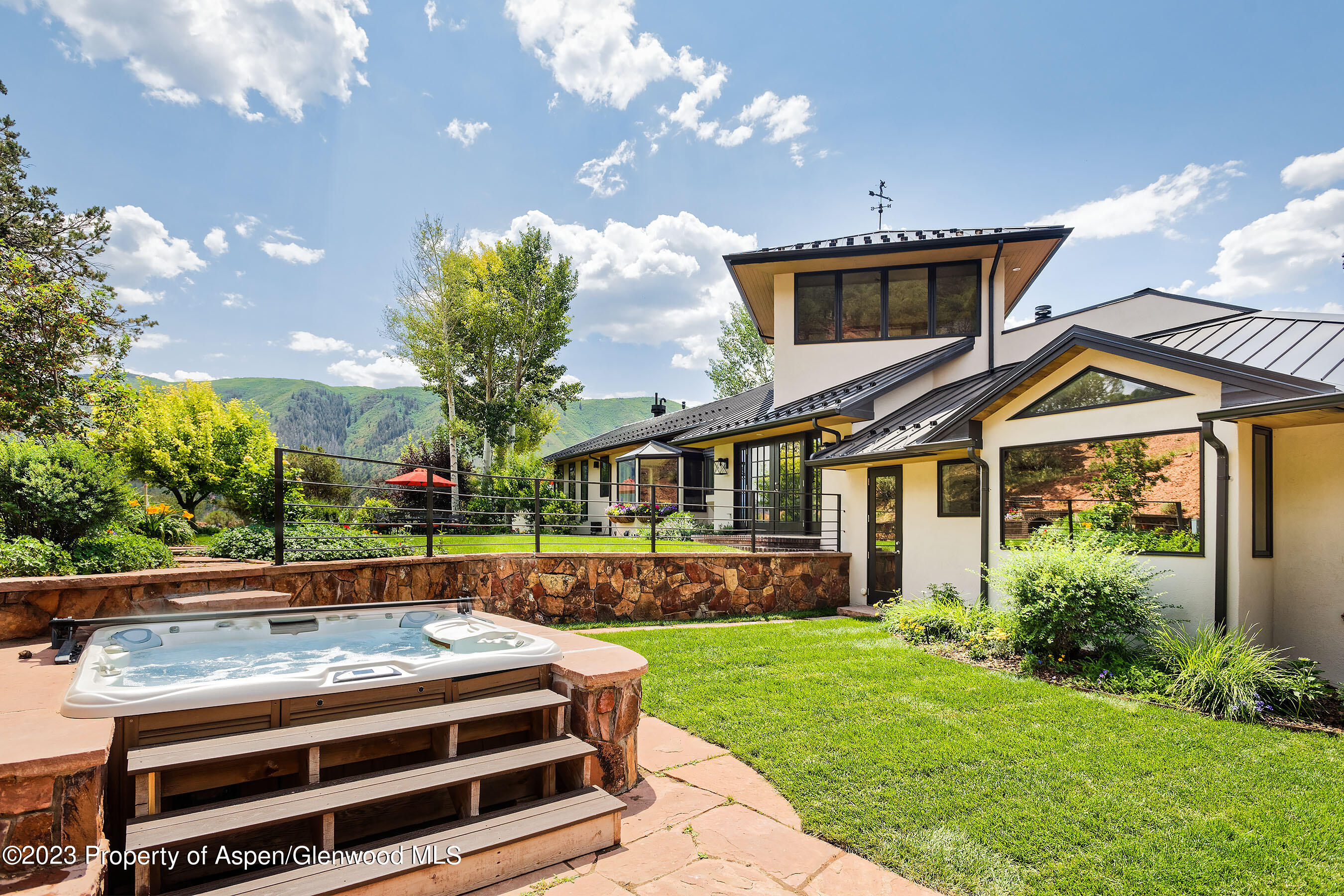 571 Booth Lane Property Photo 5