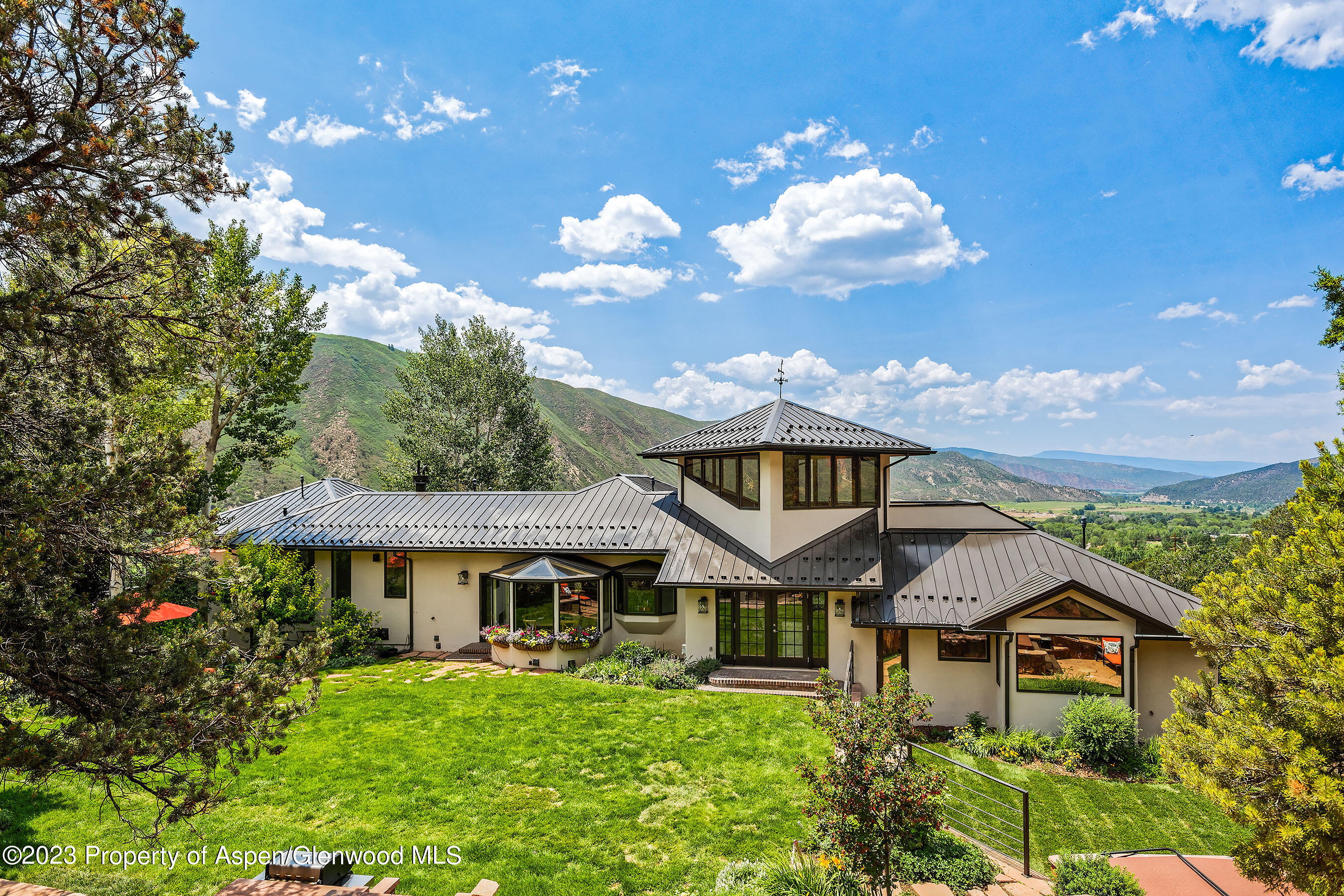 571 Booth Lane Property Photo 6