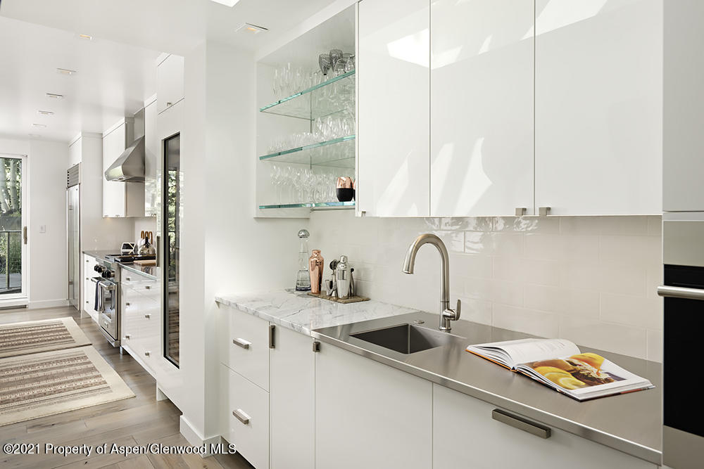 546 Edgewood Lane Property Photo 10