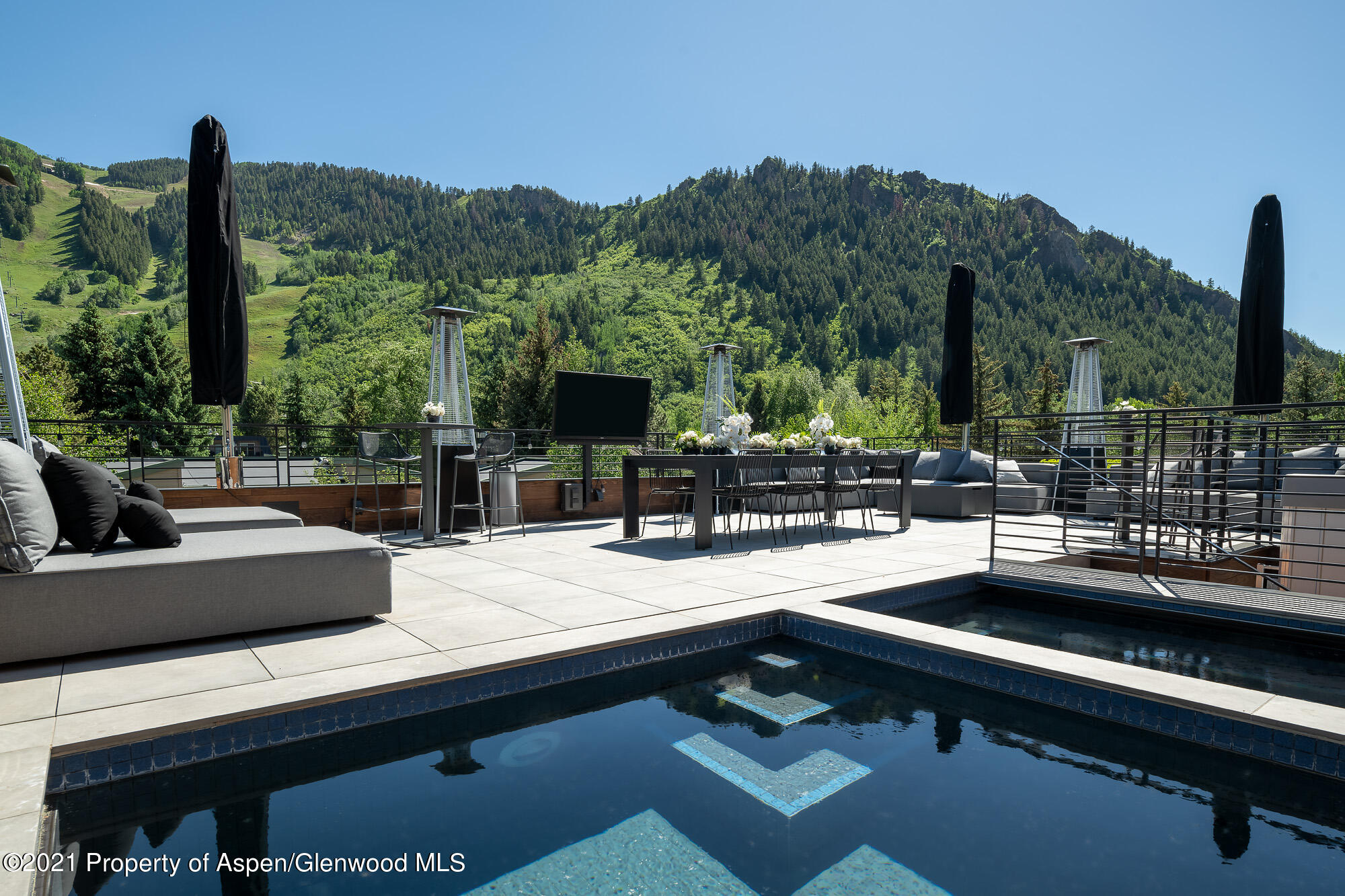 200 S Aspen Street Property Photo 5