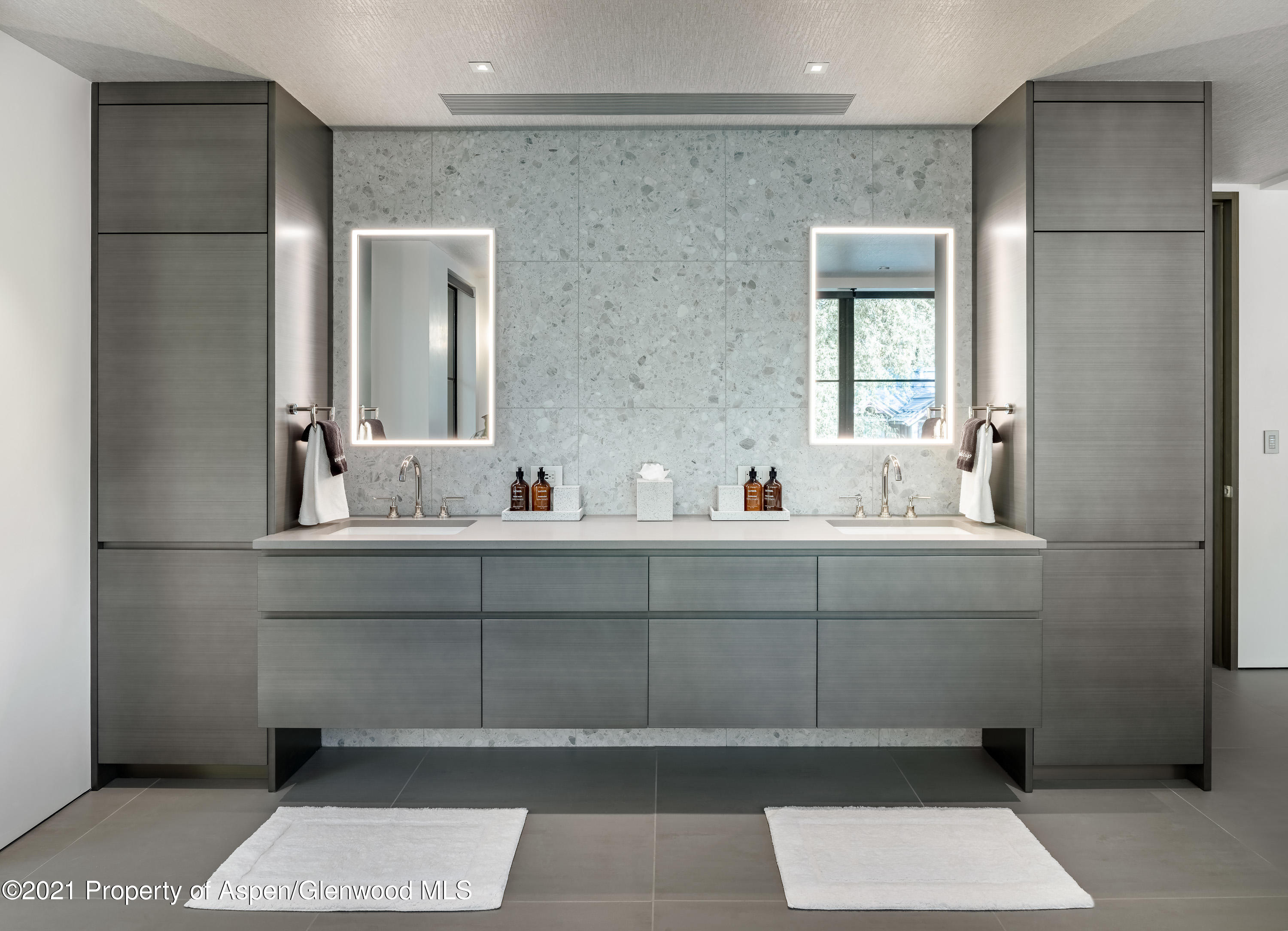 200 S Aspen Street Property Photo 23