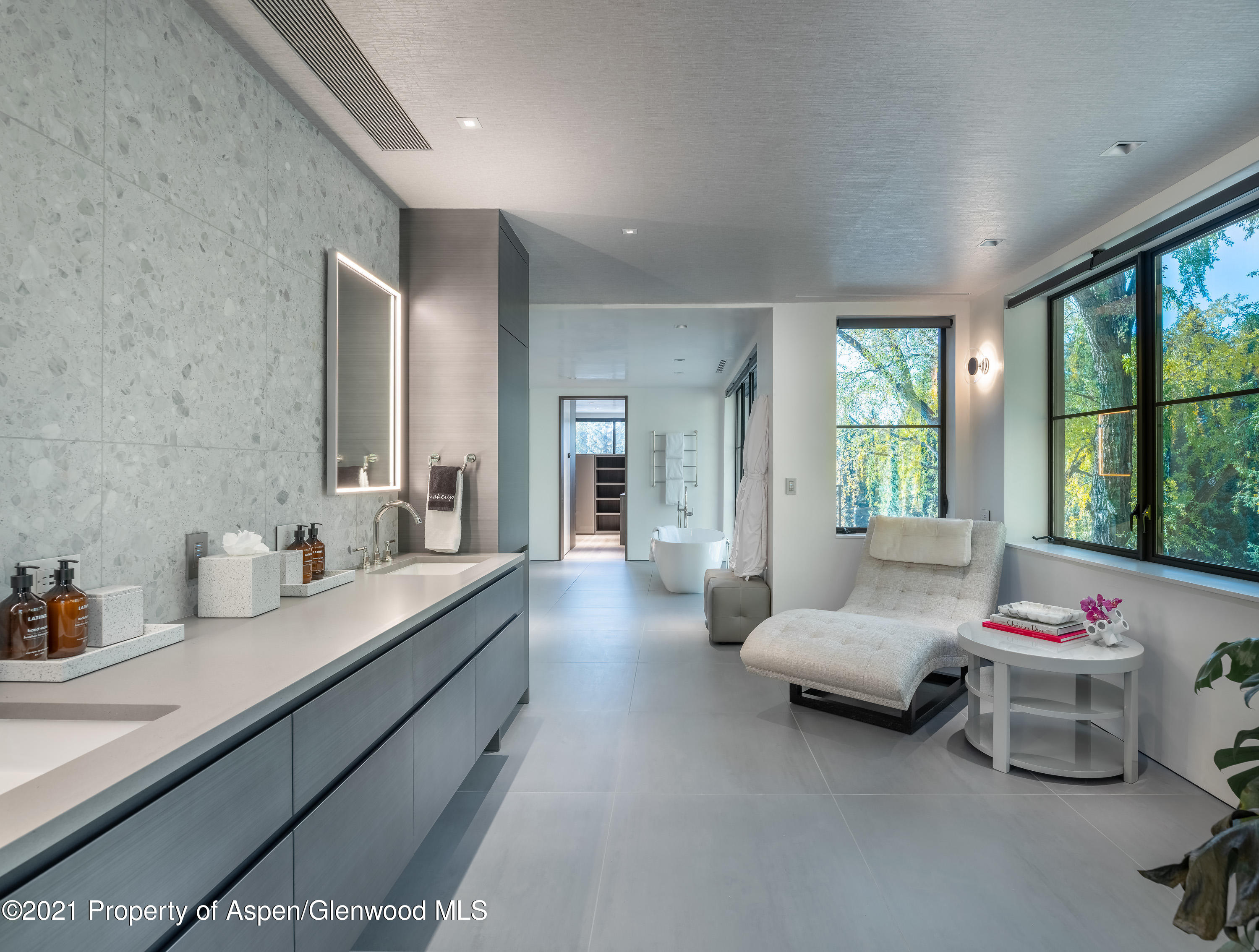 200 S Aspen Street Property Photo 24