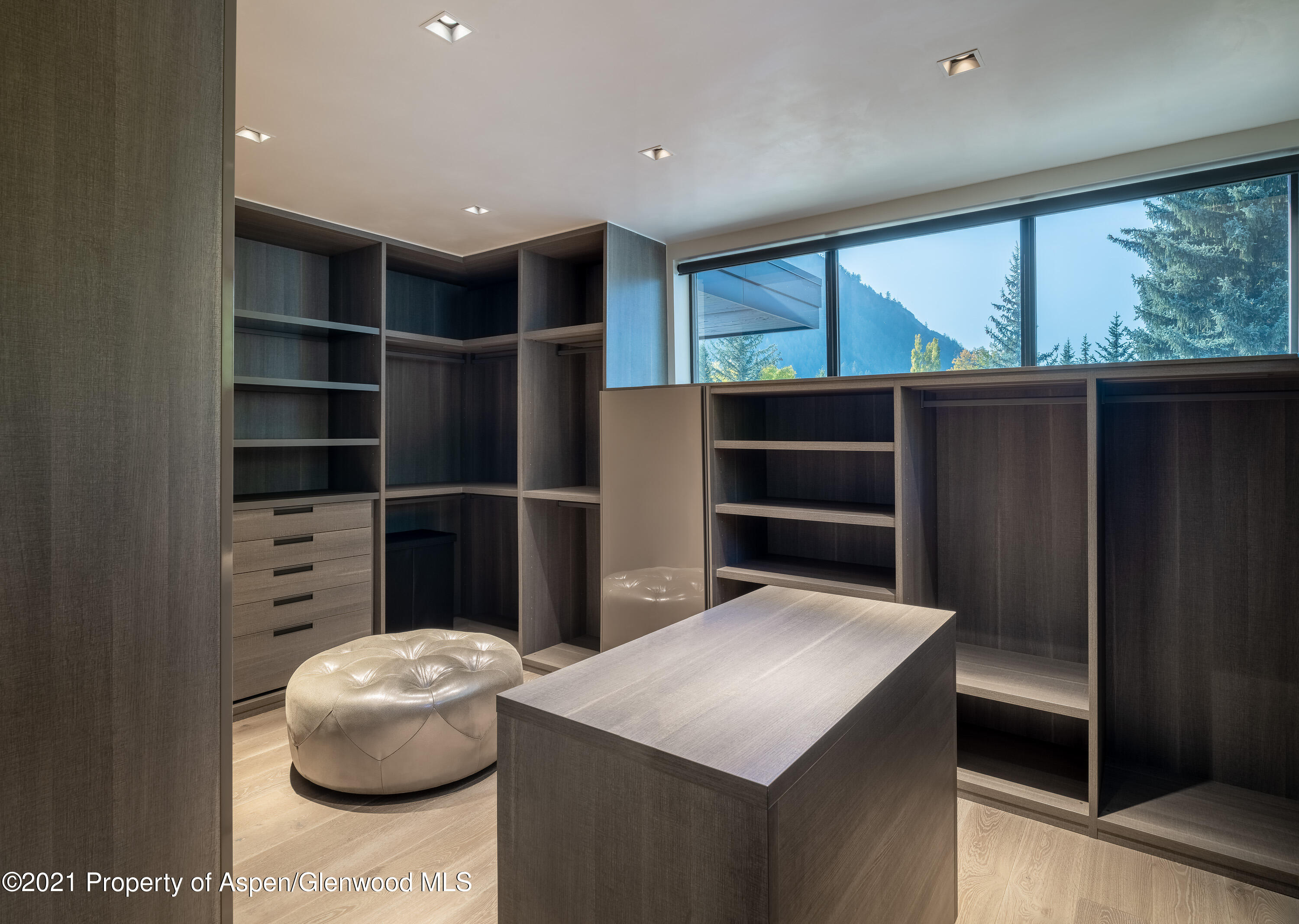 200 S Aspen Street Property Photo 26