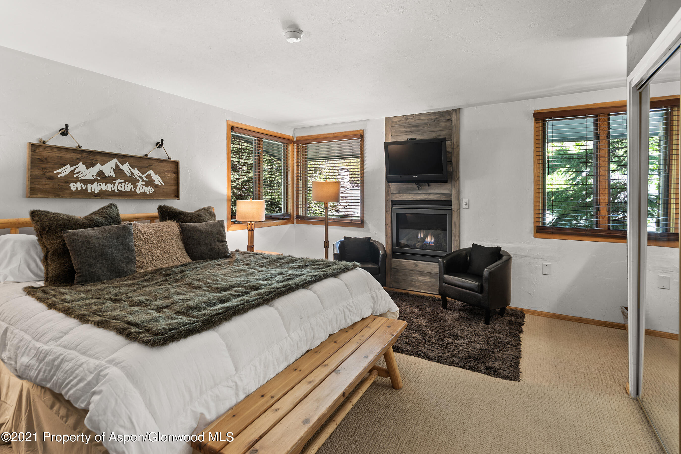 135 Carriage Way 10 Property Photo 3