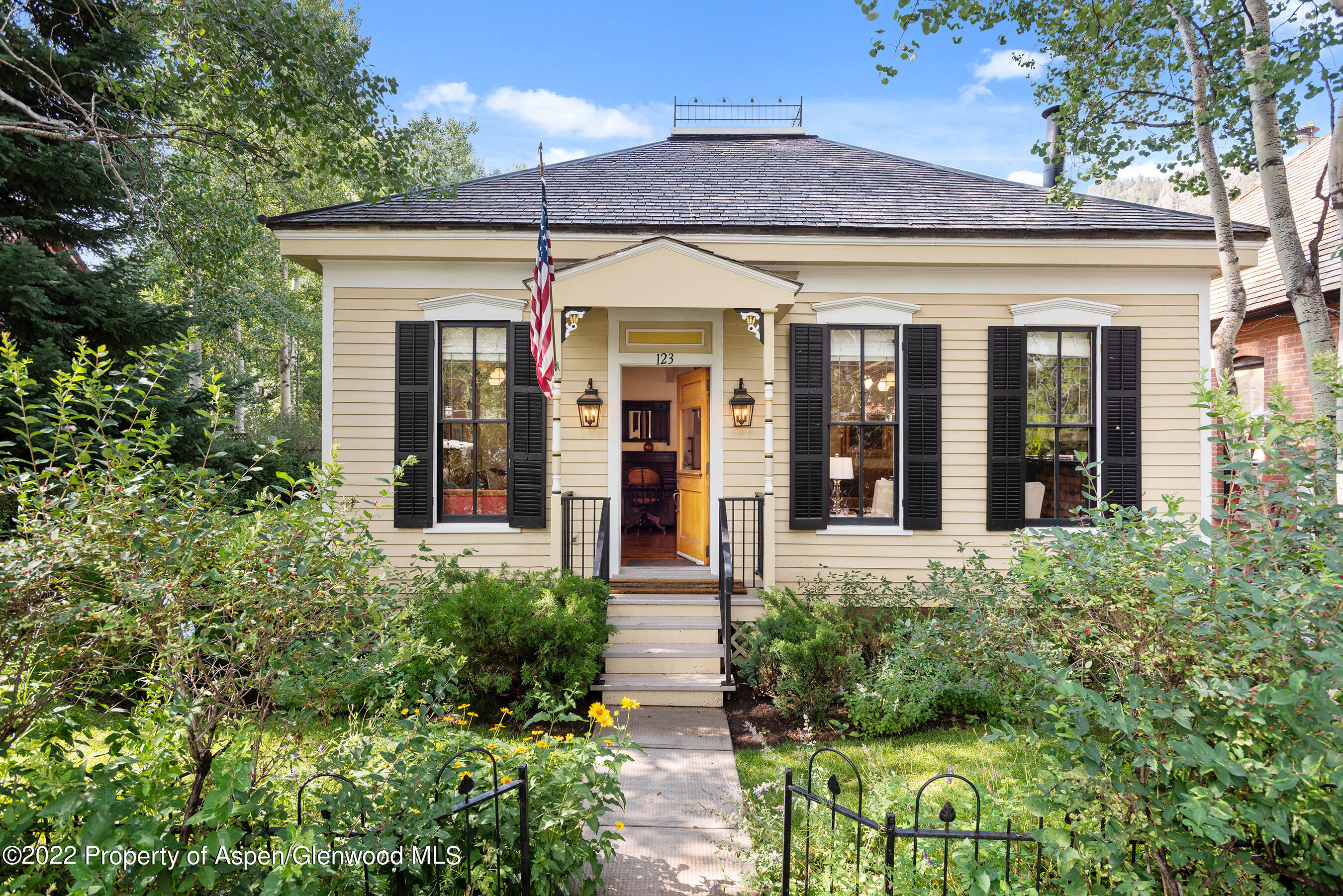 123 E Hallam Street Property Photo 2