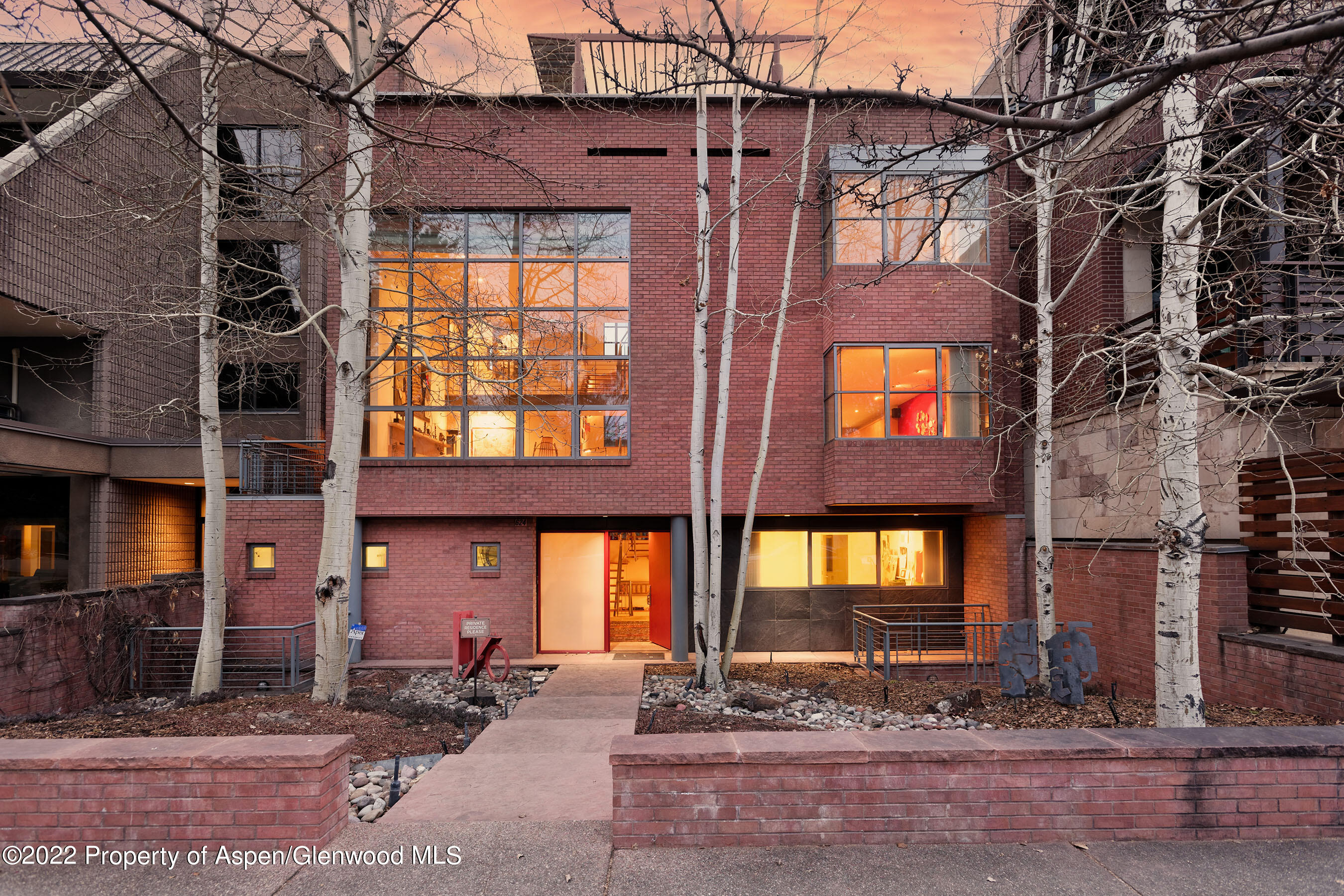 624 E Hopkins Avenue Property Photo 1