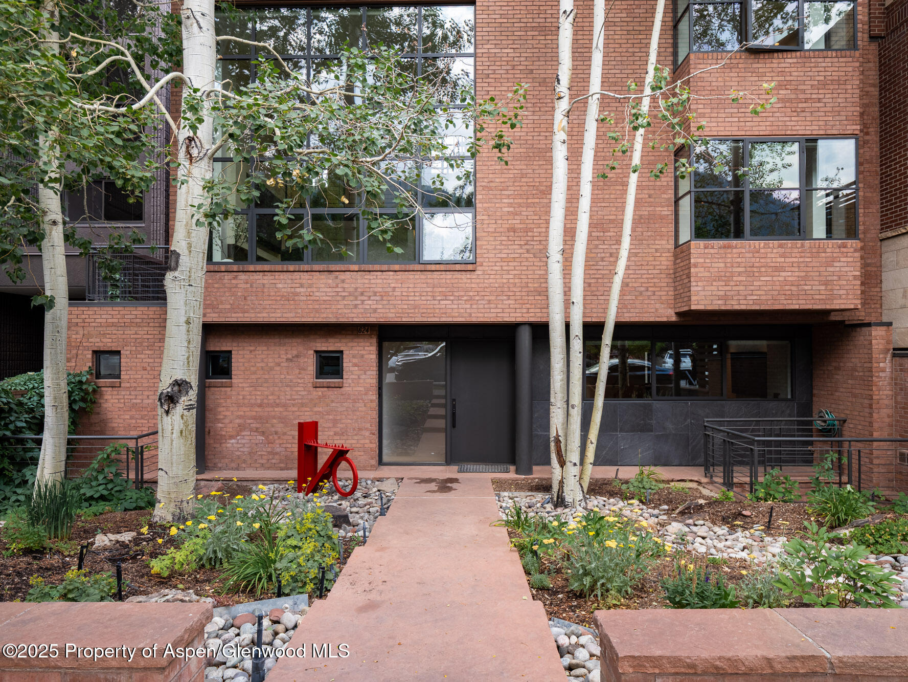 624 E Hopkins Avenue Property Photo 1