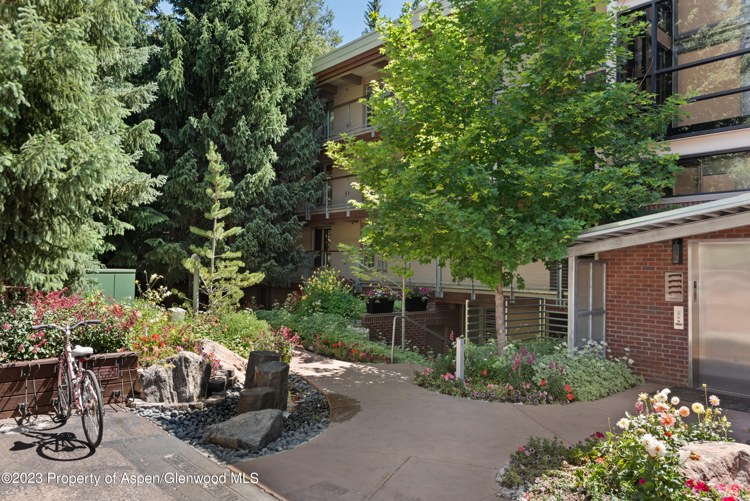 1034 E Cooper Avenue 10 Property Photo 17