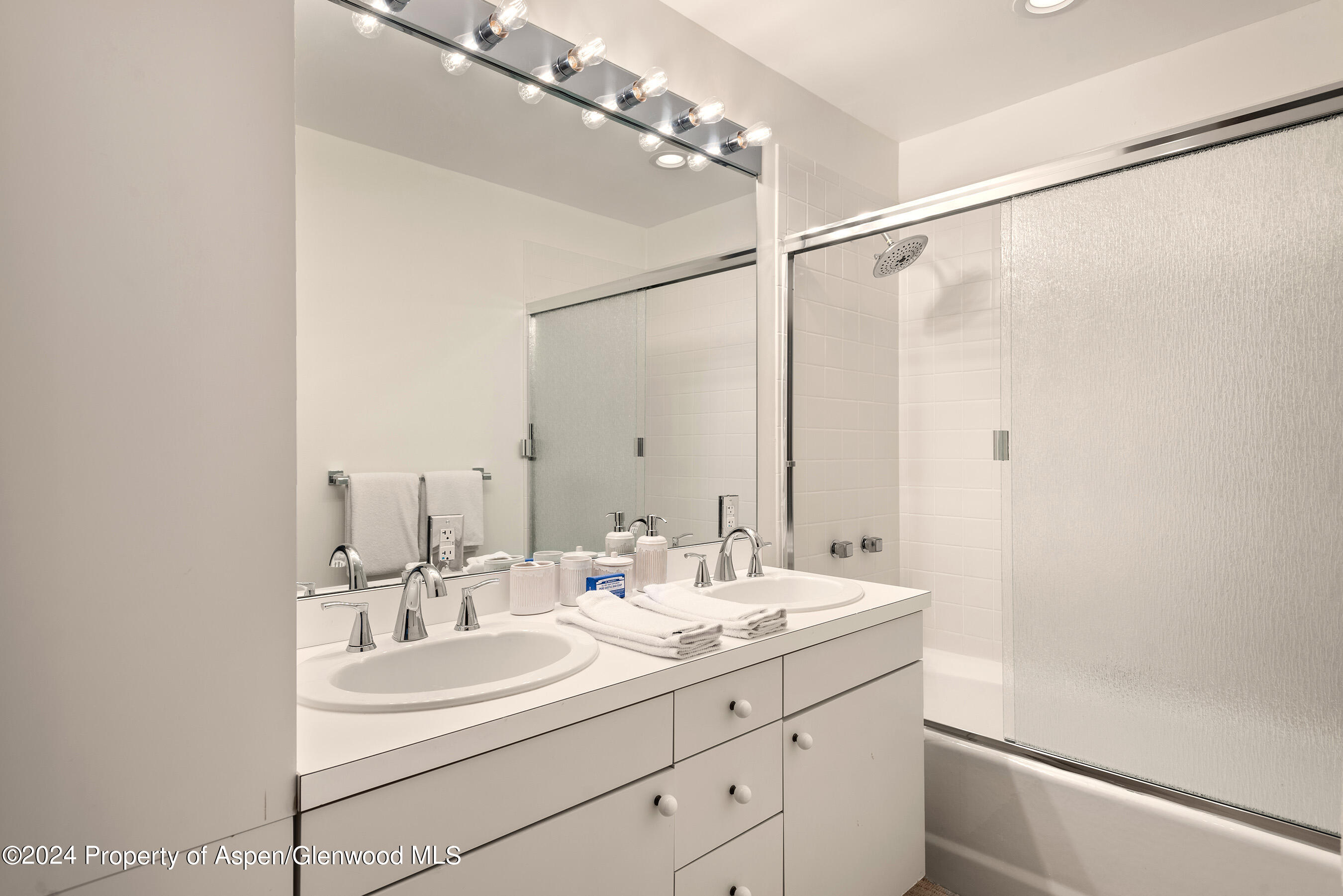 126 Edgewood Lane Property Photo 33