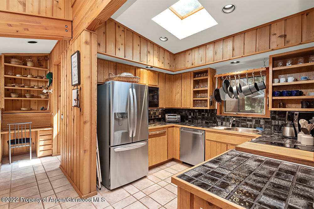 311 W North Street Unit A Property Photo 8