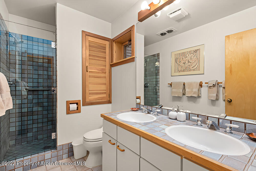 311 W North Street Unit A Property Photo 17