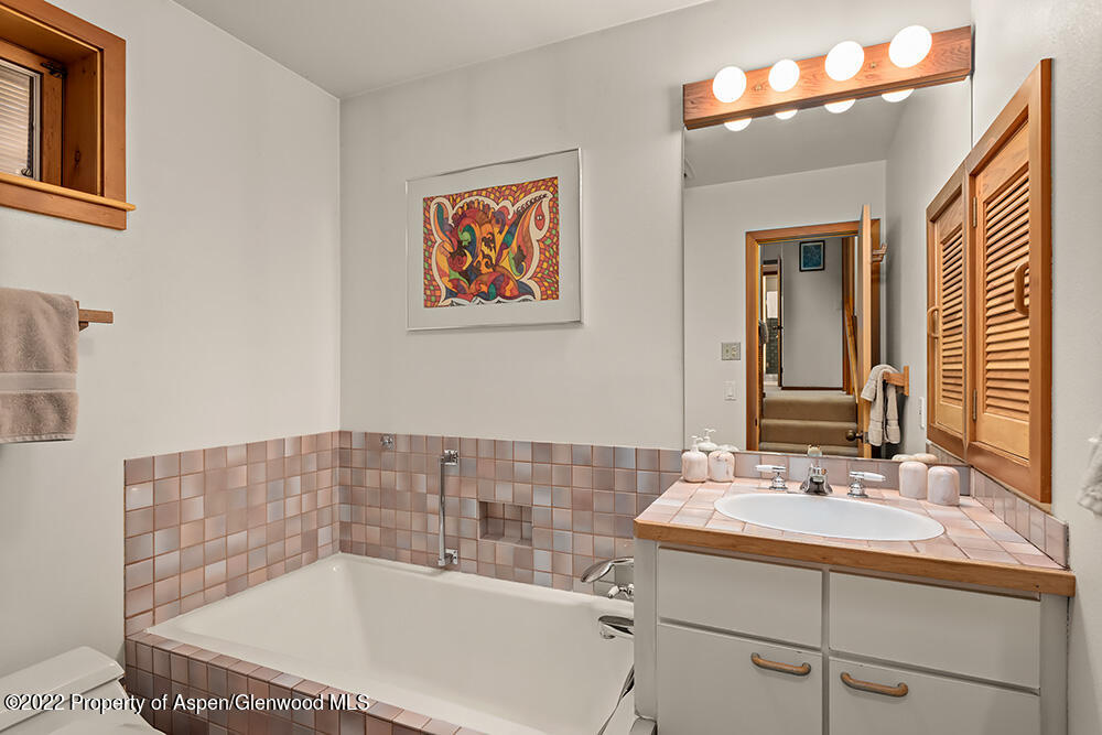 311 W North Street Unit A Property Photo 19
