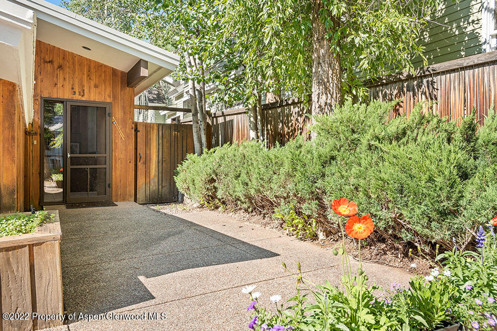 311 W North Street Unit A Property Photo 39