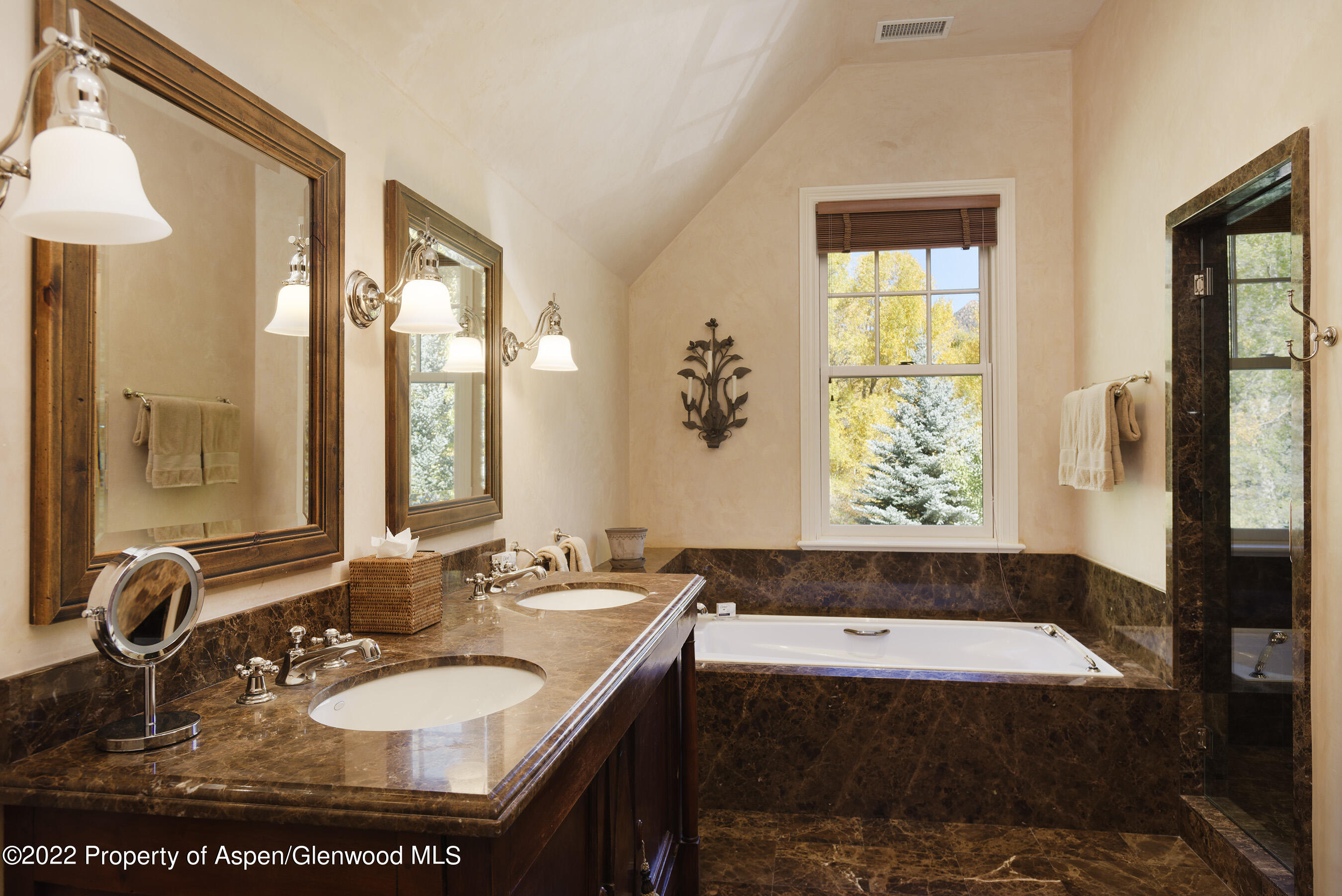 333 Snowmass Creek Road Property Photo 17