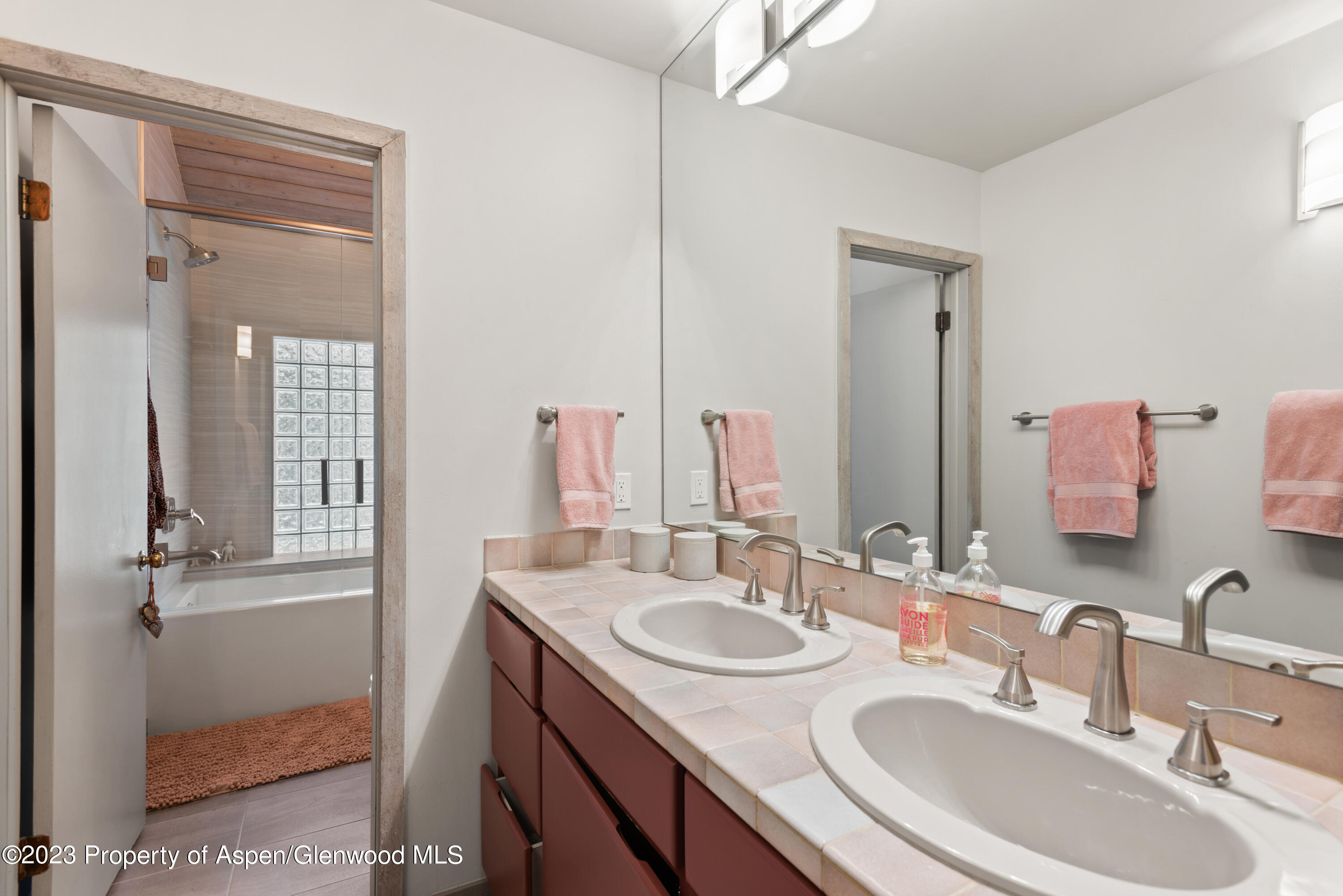 645 Sneaky Lane Property Photo 11