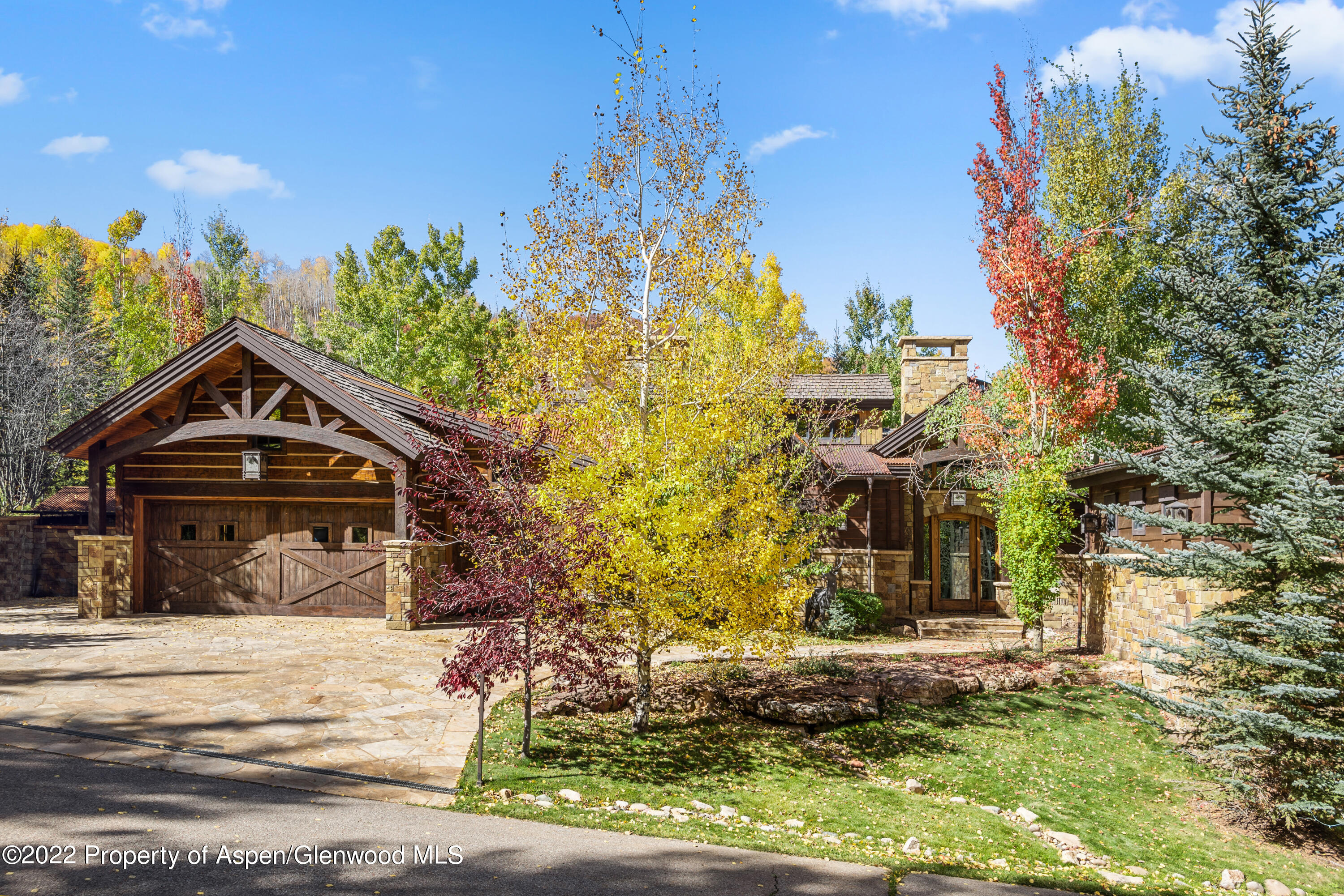 845 Serviceberry Lane Property Photo 4
