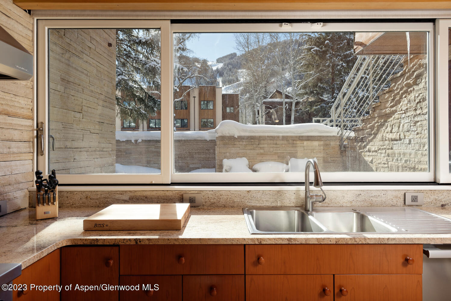 100 E Cooper Avenue, 6 Property Photo 6