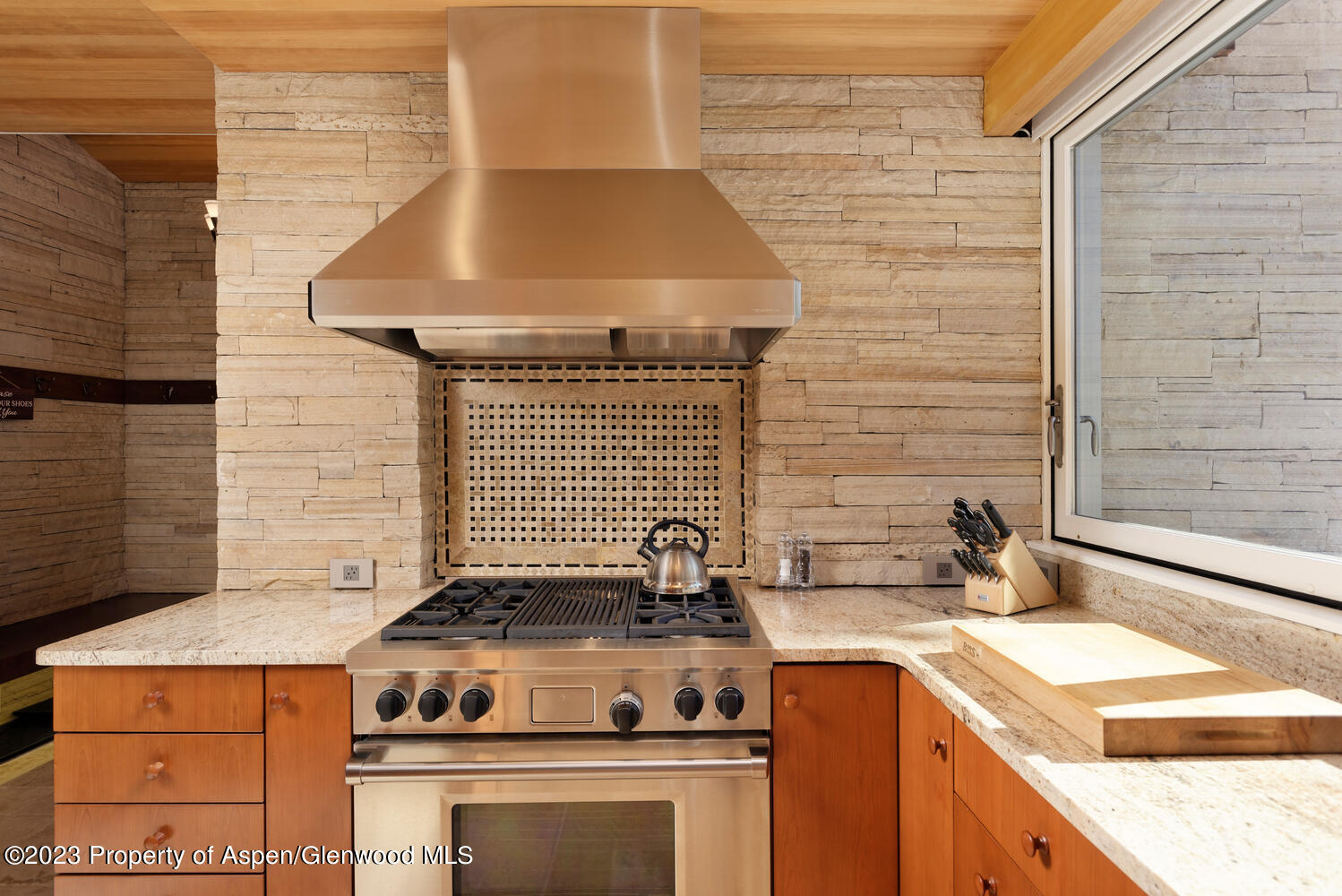 100 E Cooper Avenue, 6 Property Photo 7