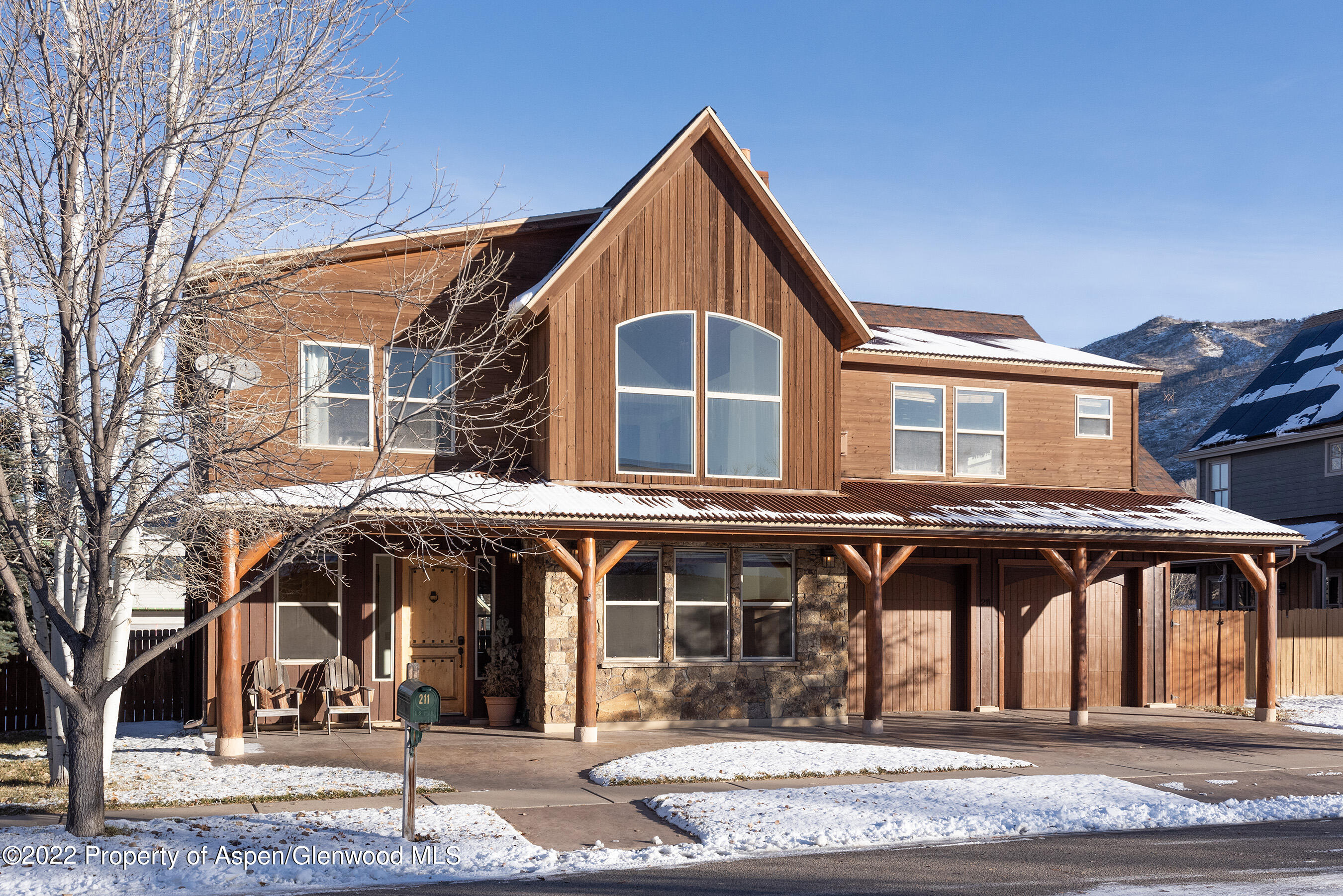 211 Juniper Court Property Photo 1