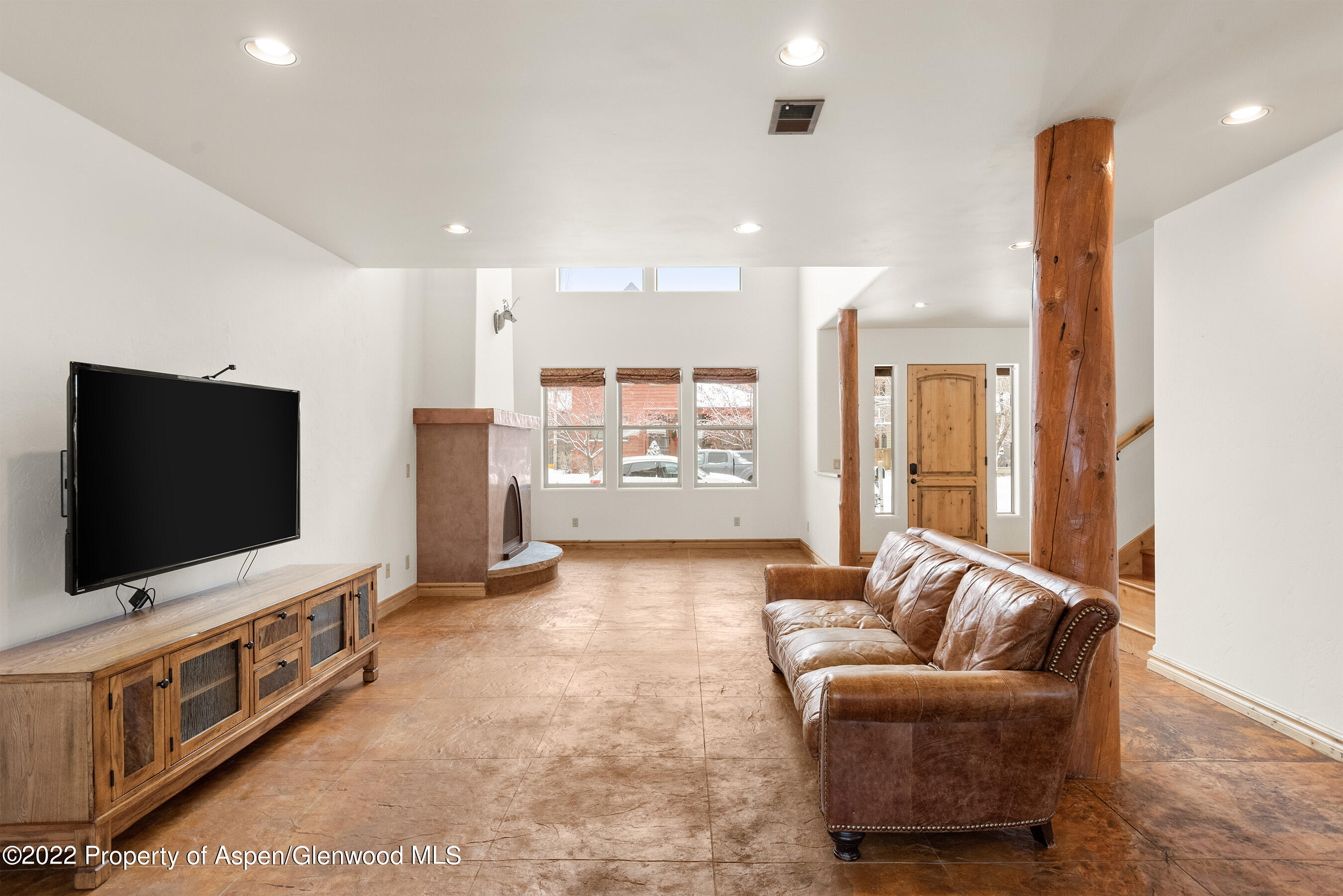 211 Juniper Court Property Photo 3