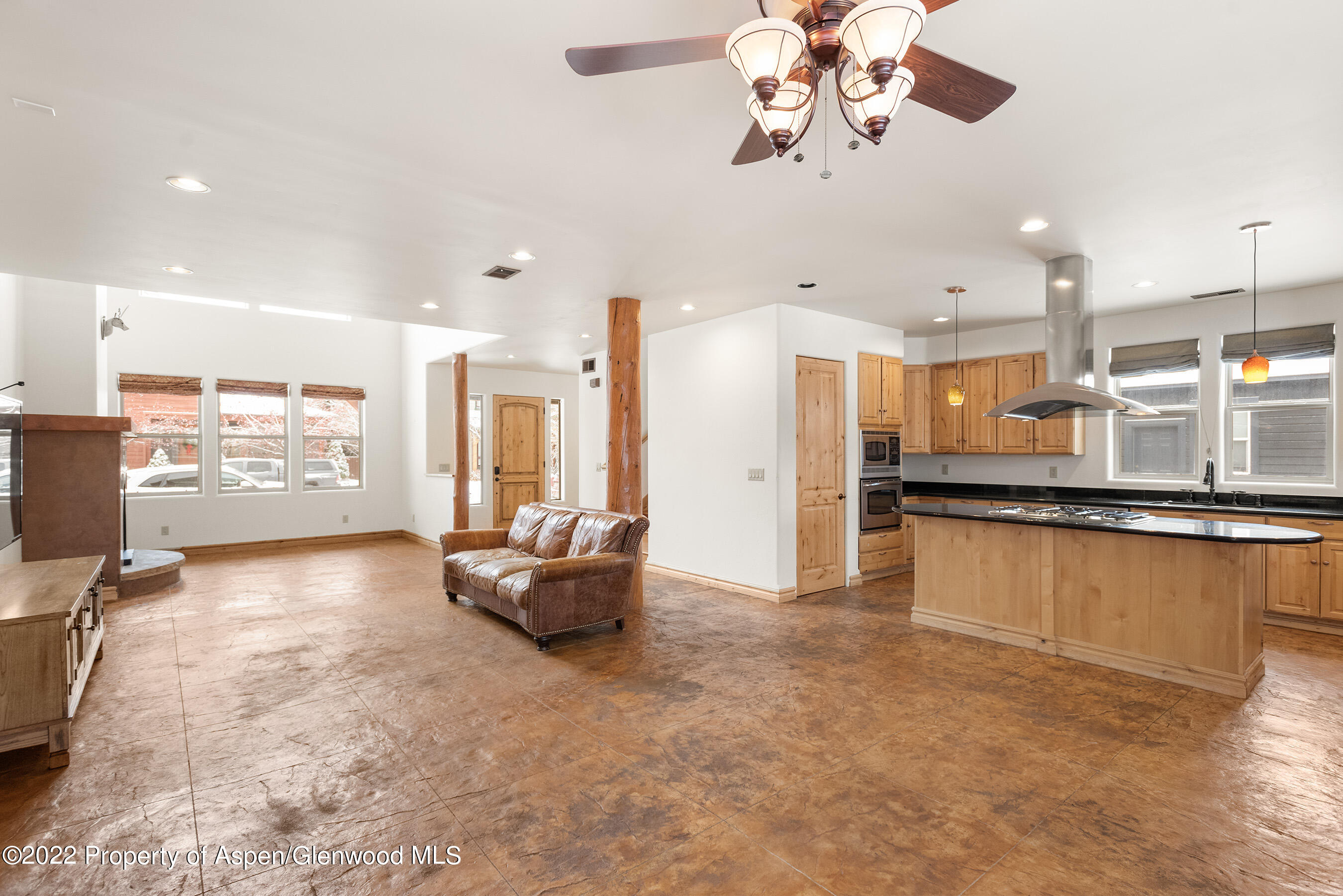 211 Juniper Court Property Photo 4