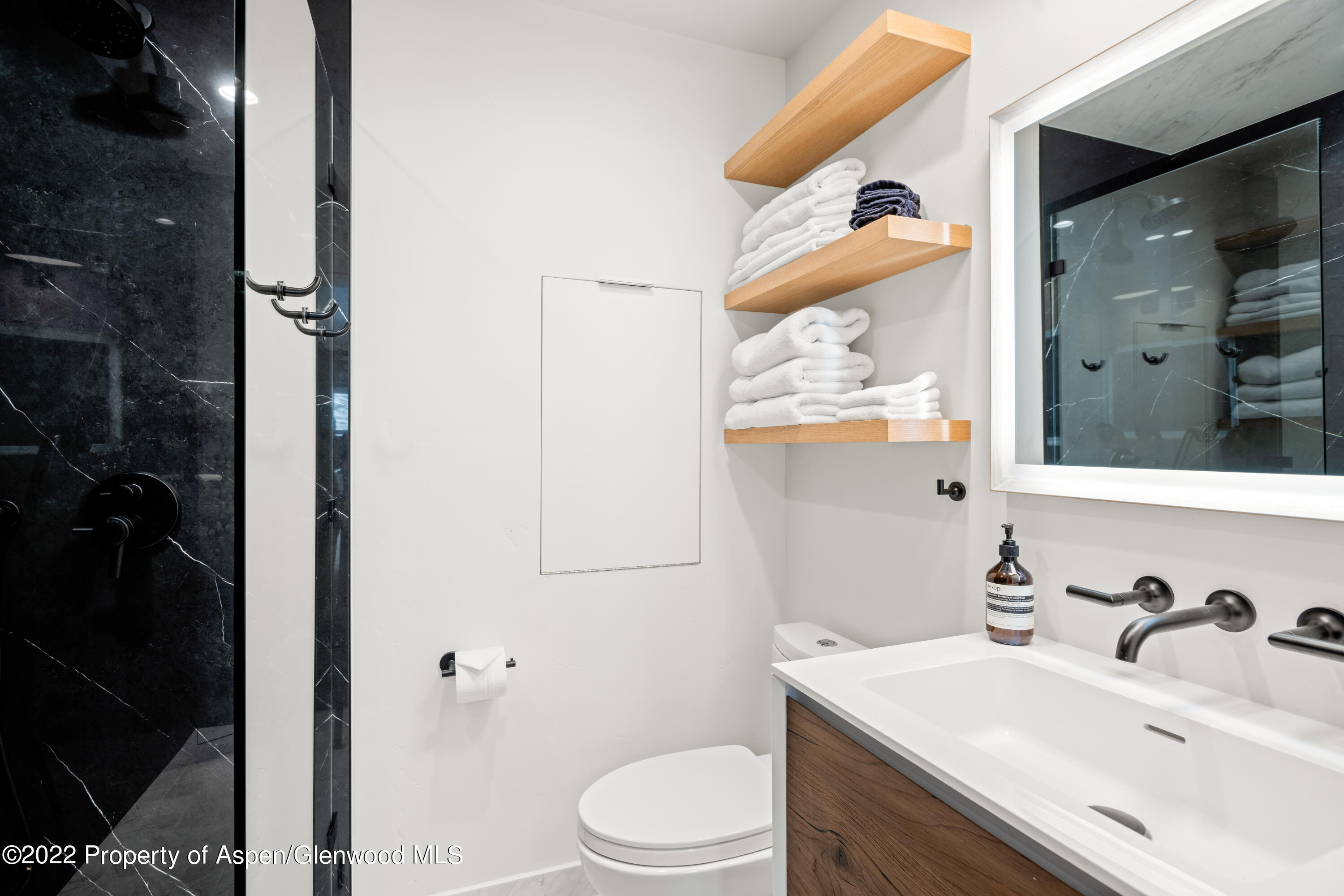 809 S Aspen Street, 9 Property Photo 8
