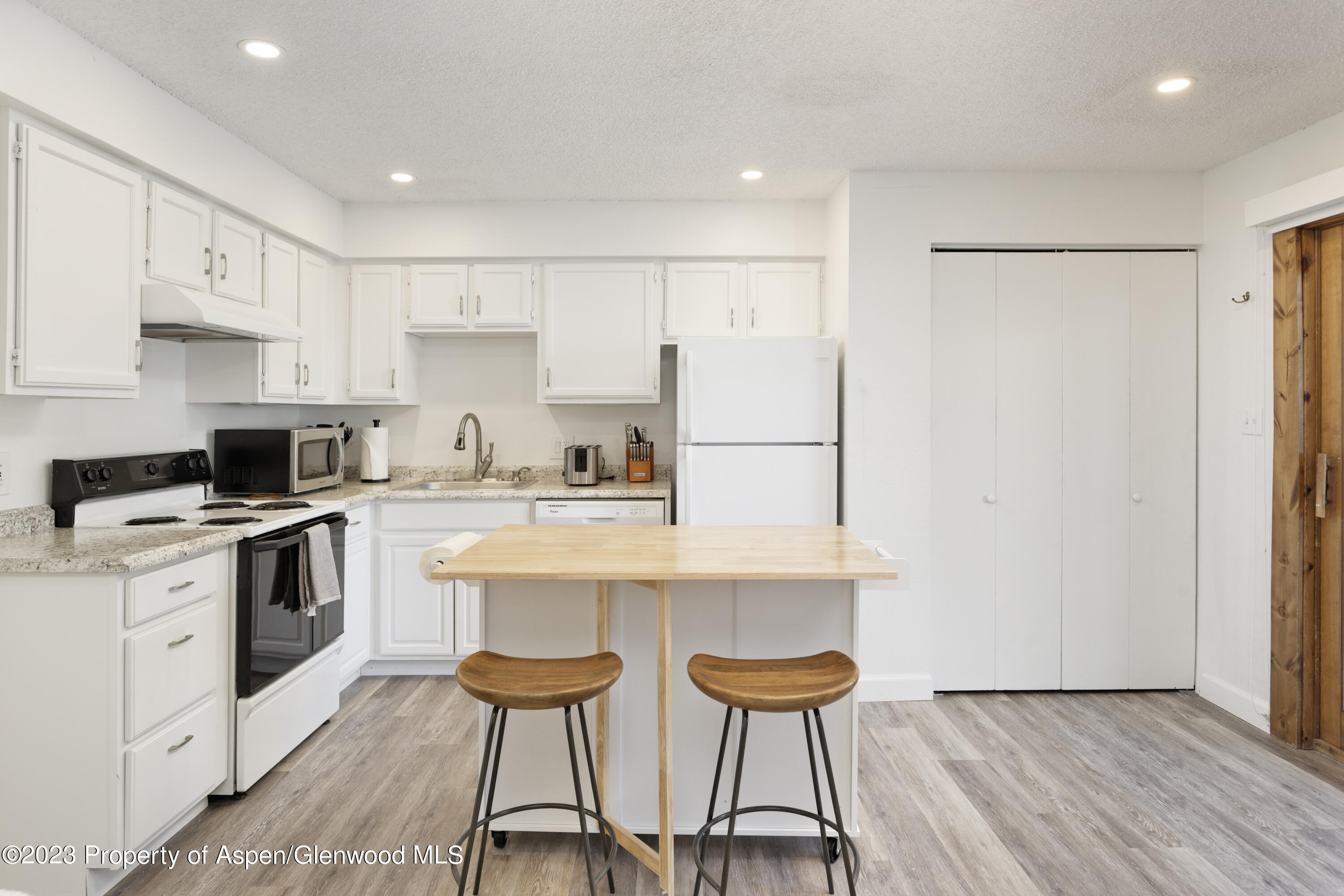 424 Park Circle Unit B Property Photo 4