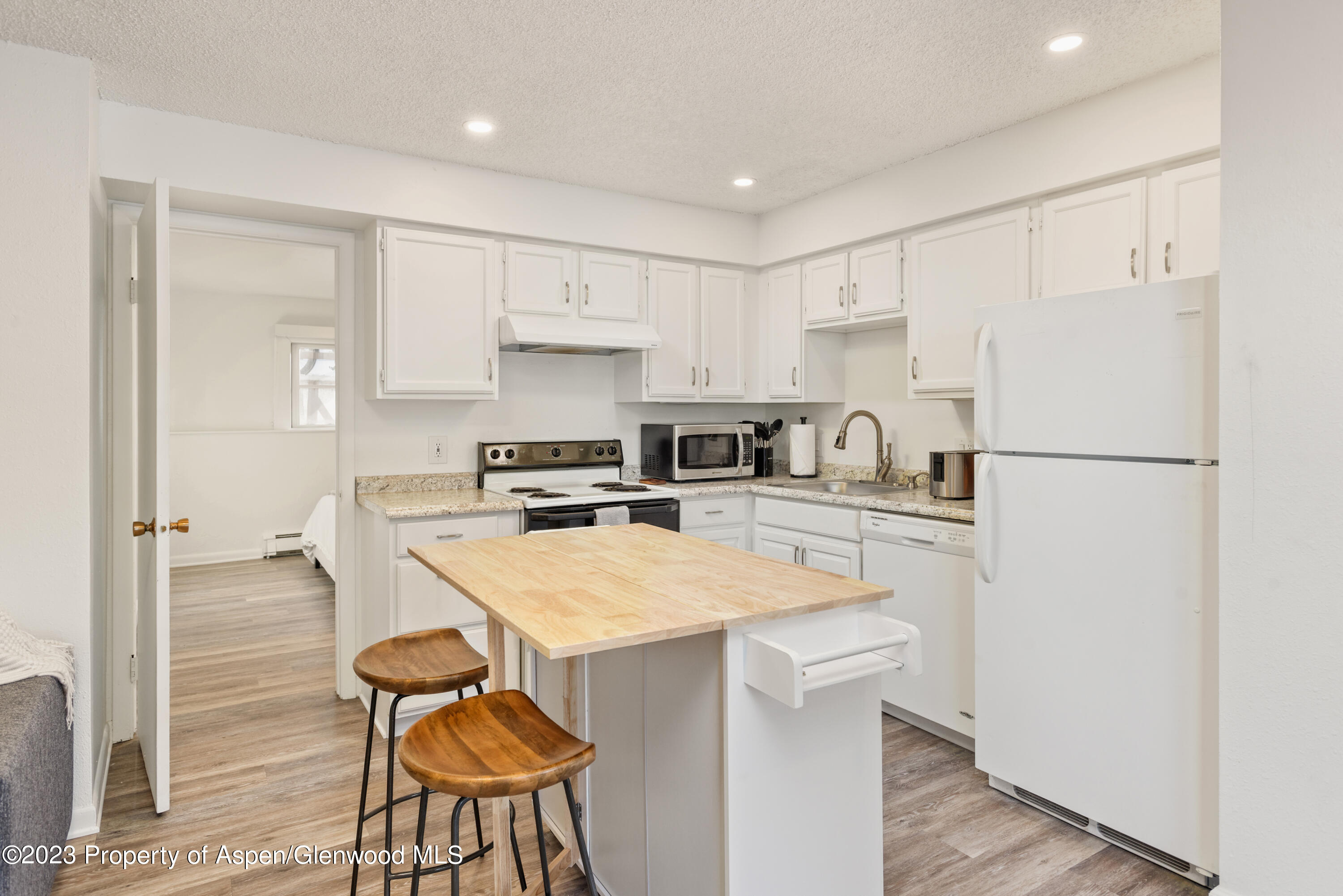 424 Park Circle Unit B Property Photo 5