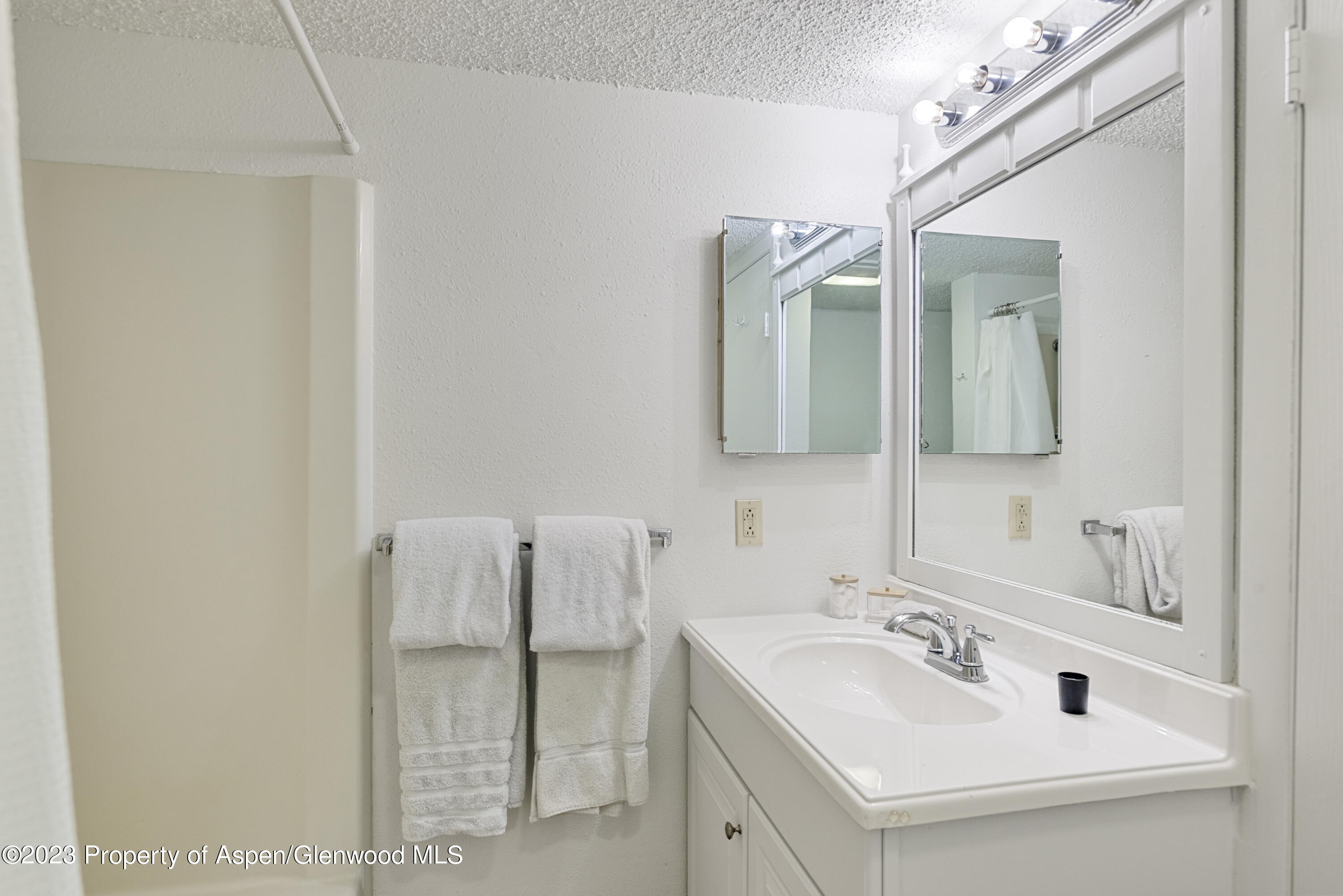 424 Park Circle Unit B Property Photo 8