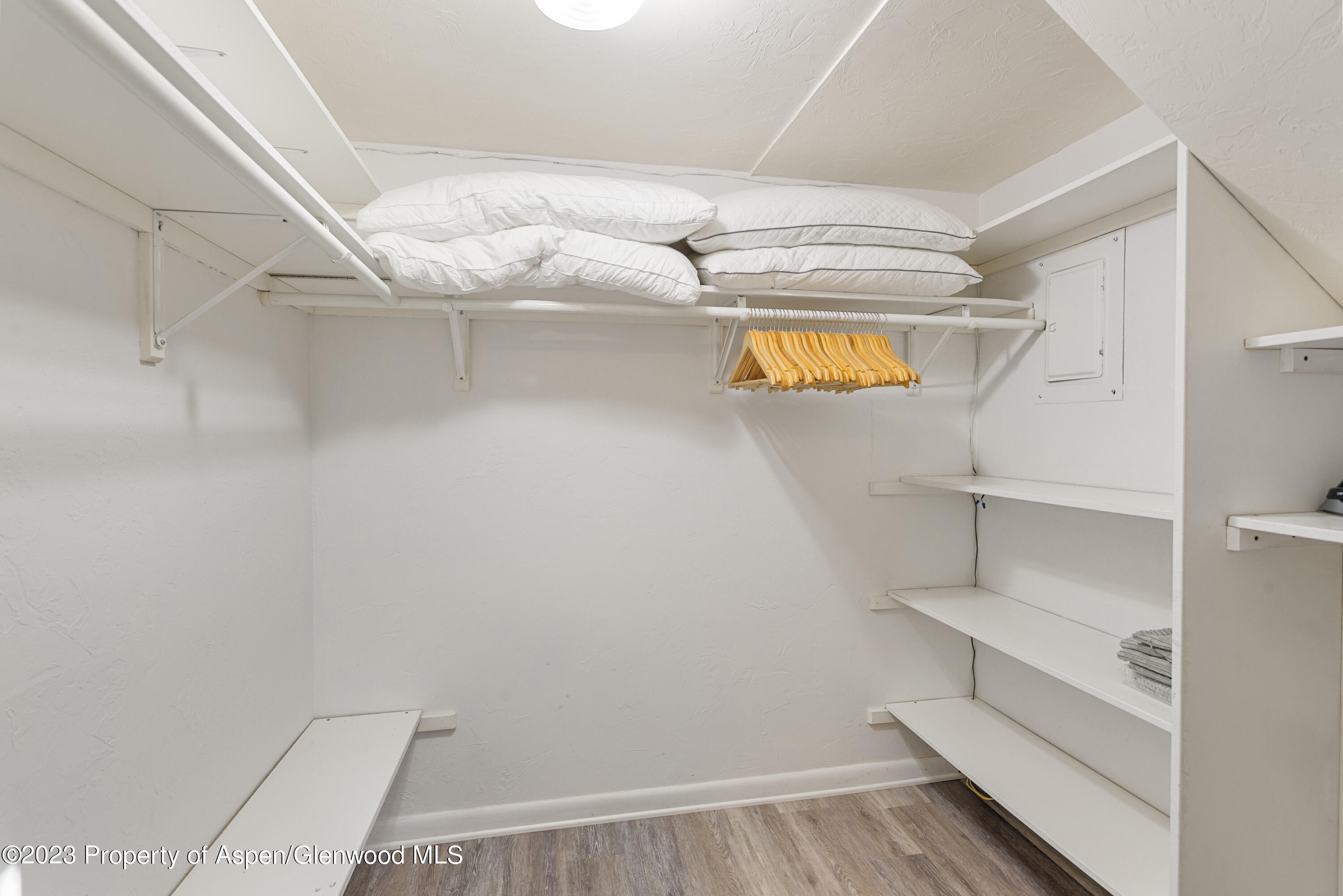 424 Park Circle Unit B Property Photo 9